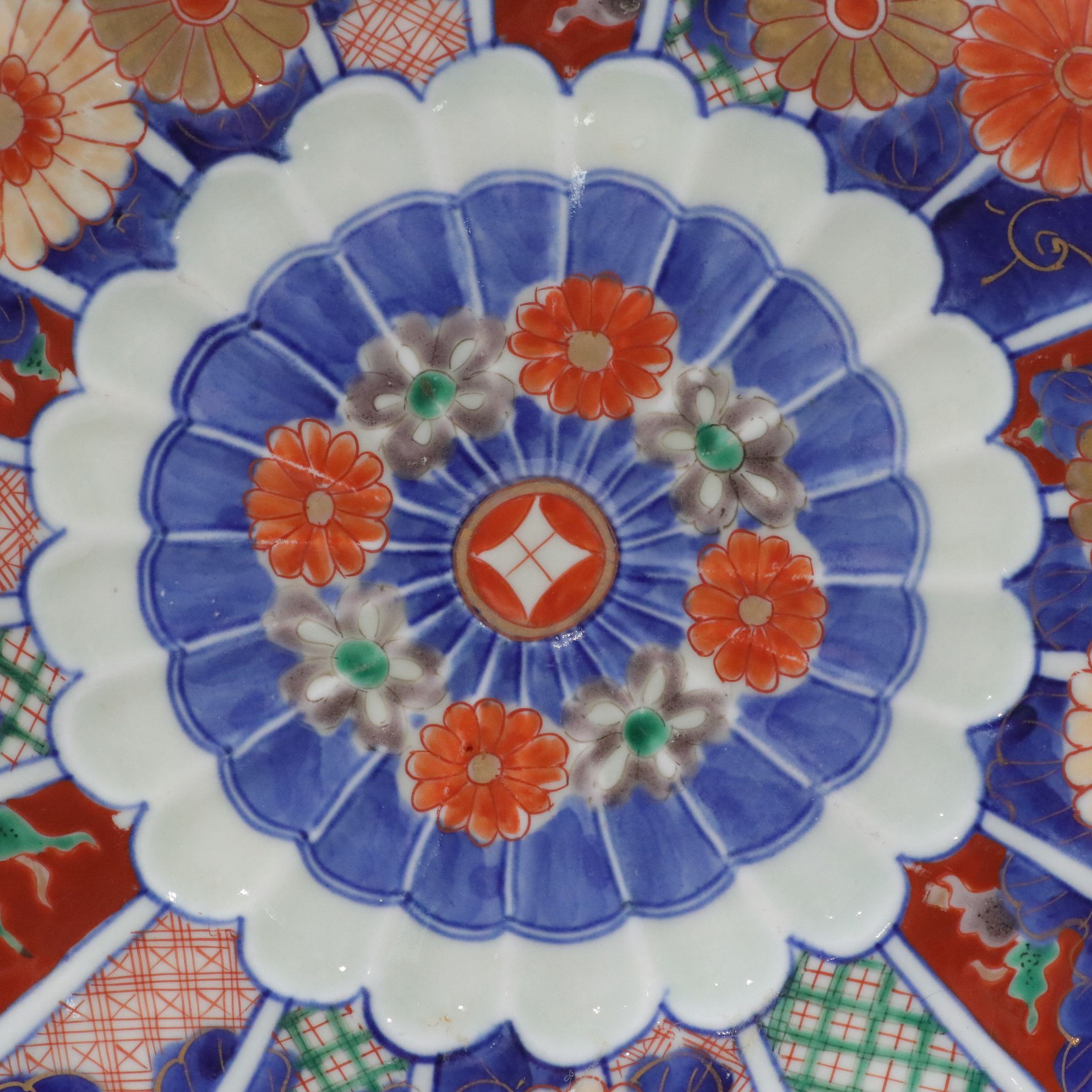 Japanese Imari Scalop Rim Centerpiece Chrysanthemum Bowl