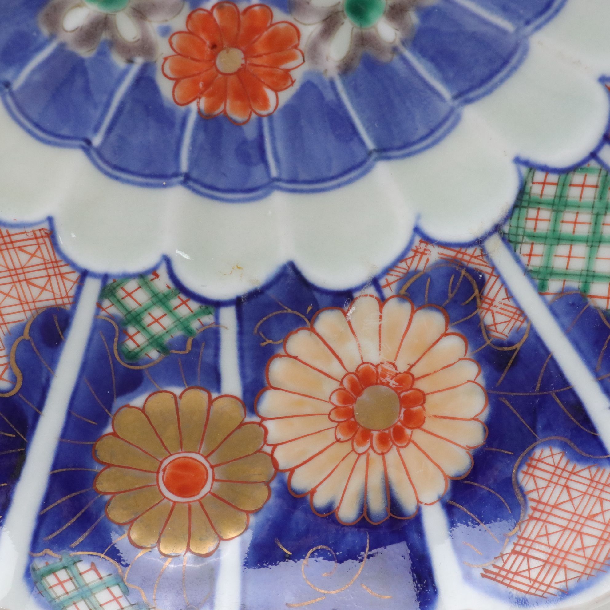 Japanese Imari Scalop Rim Centerpiece Chrysanthemum Bowl