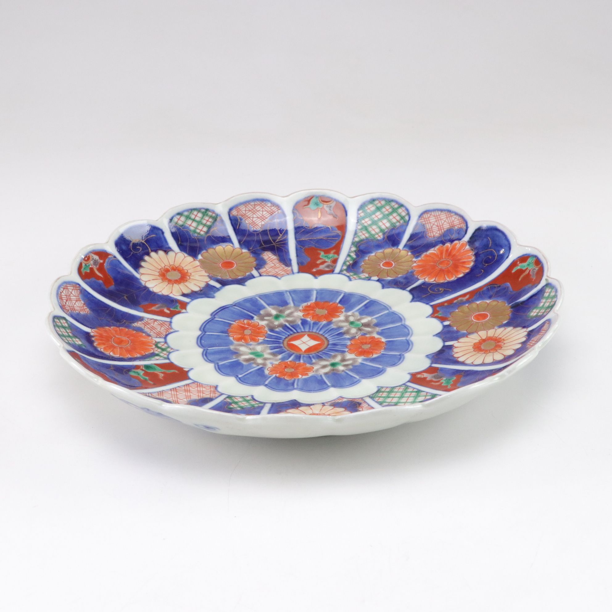 Japanese Imari Scalop Rim Centerpiece Chrysanthemum Bowl