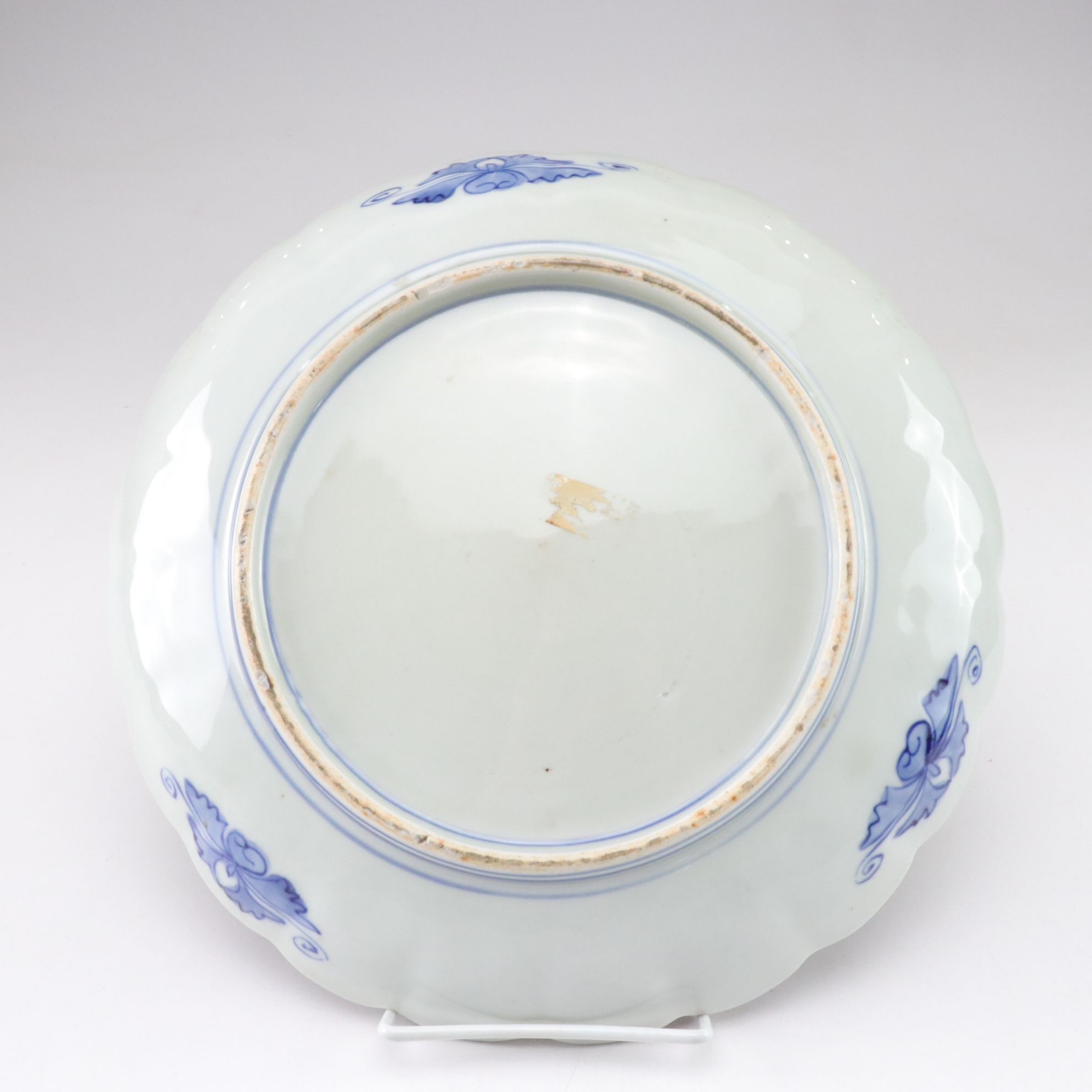 Japanese Imari Scalop Rim Centerpiece Chrysanthemum Bowl