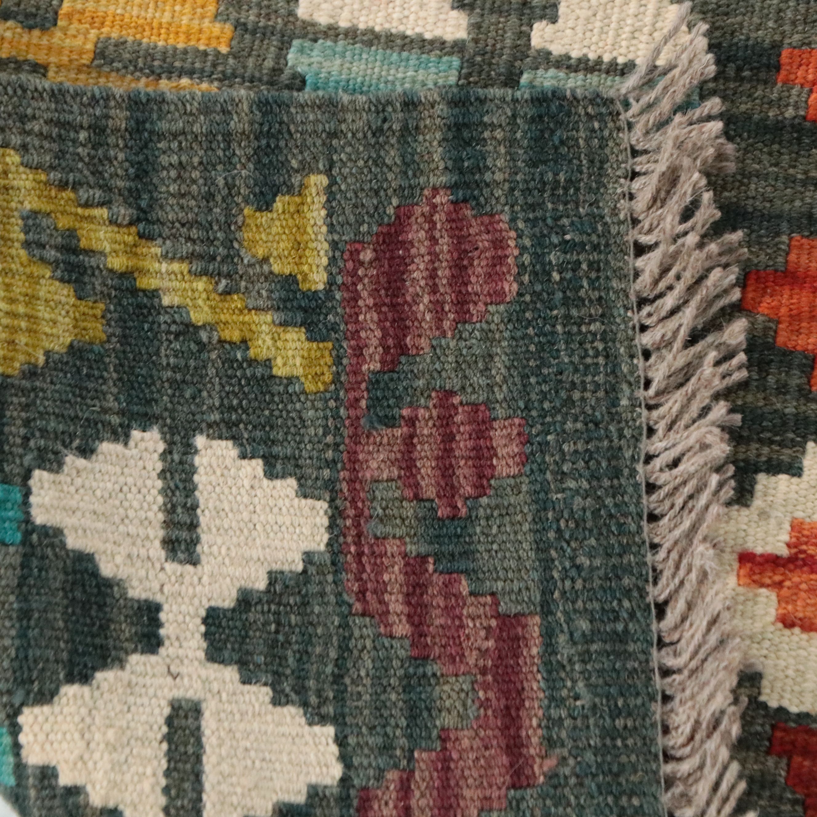 6'9 x 10'1 Handwoven Pakistani Kilim Area Rug