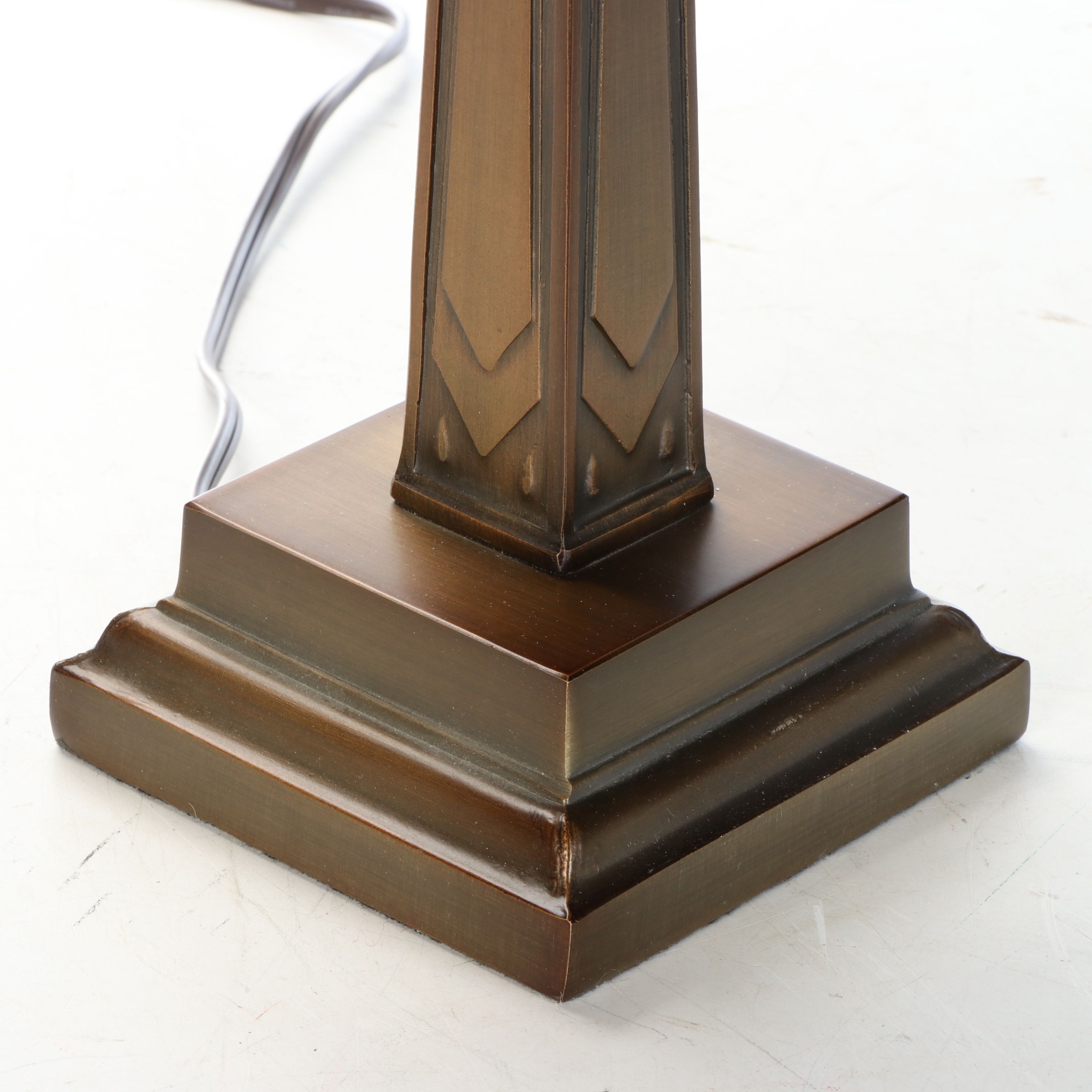 Arts and Crafts Style Table Lamp with Slag Glass Shade