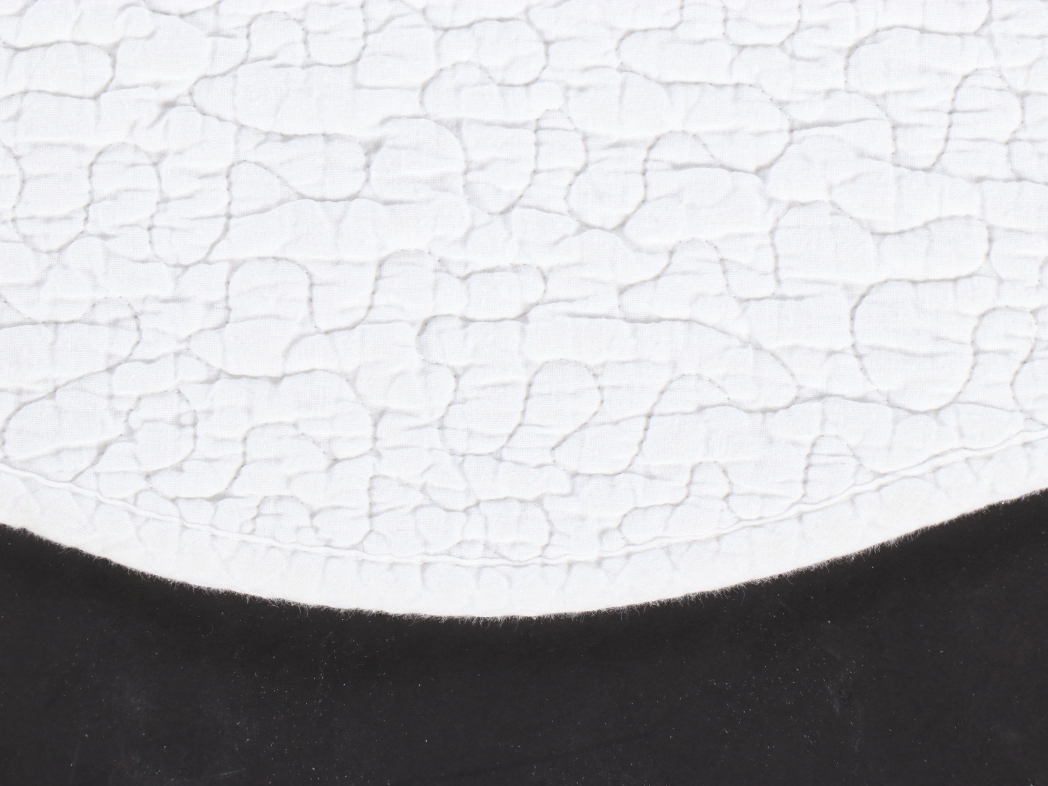 Scalloped Edge Pieced Quilt