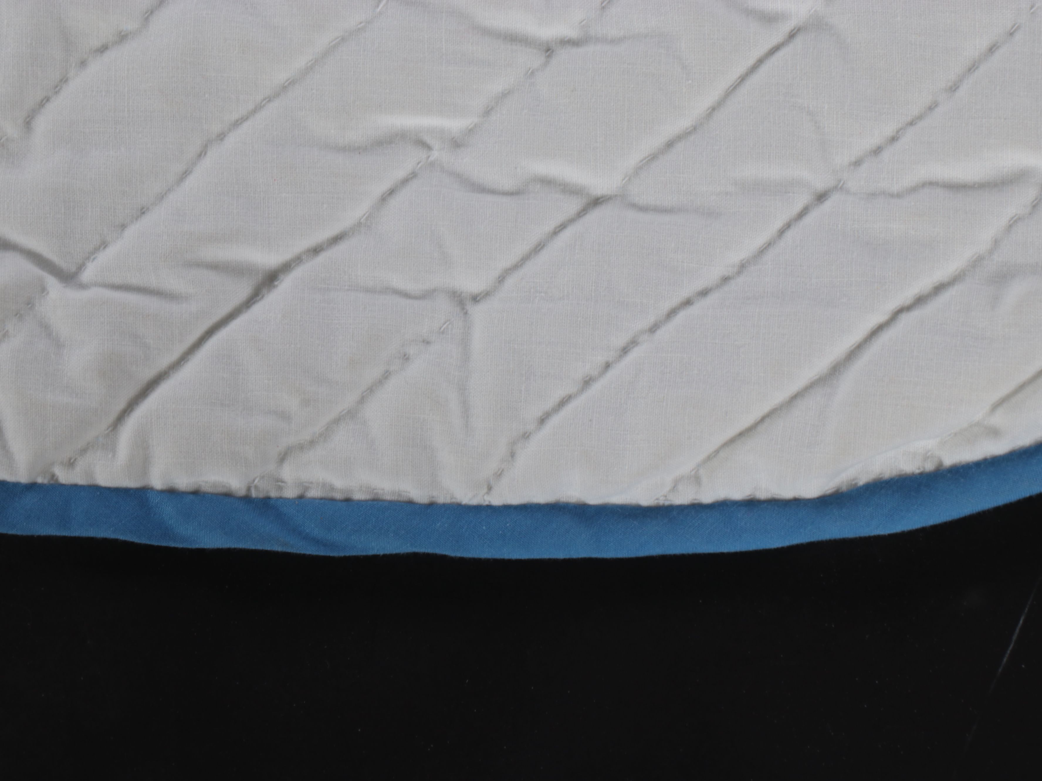 Hand-Stitched Scalloped Edge Floral Appliqué Quilt