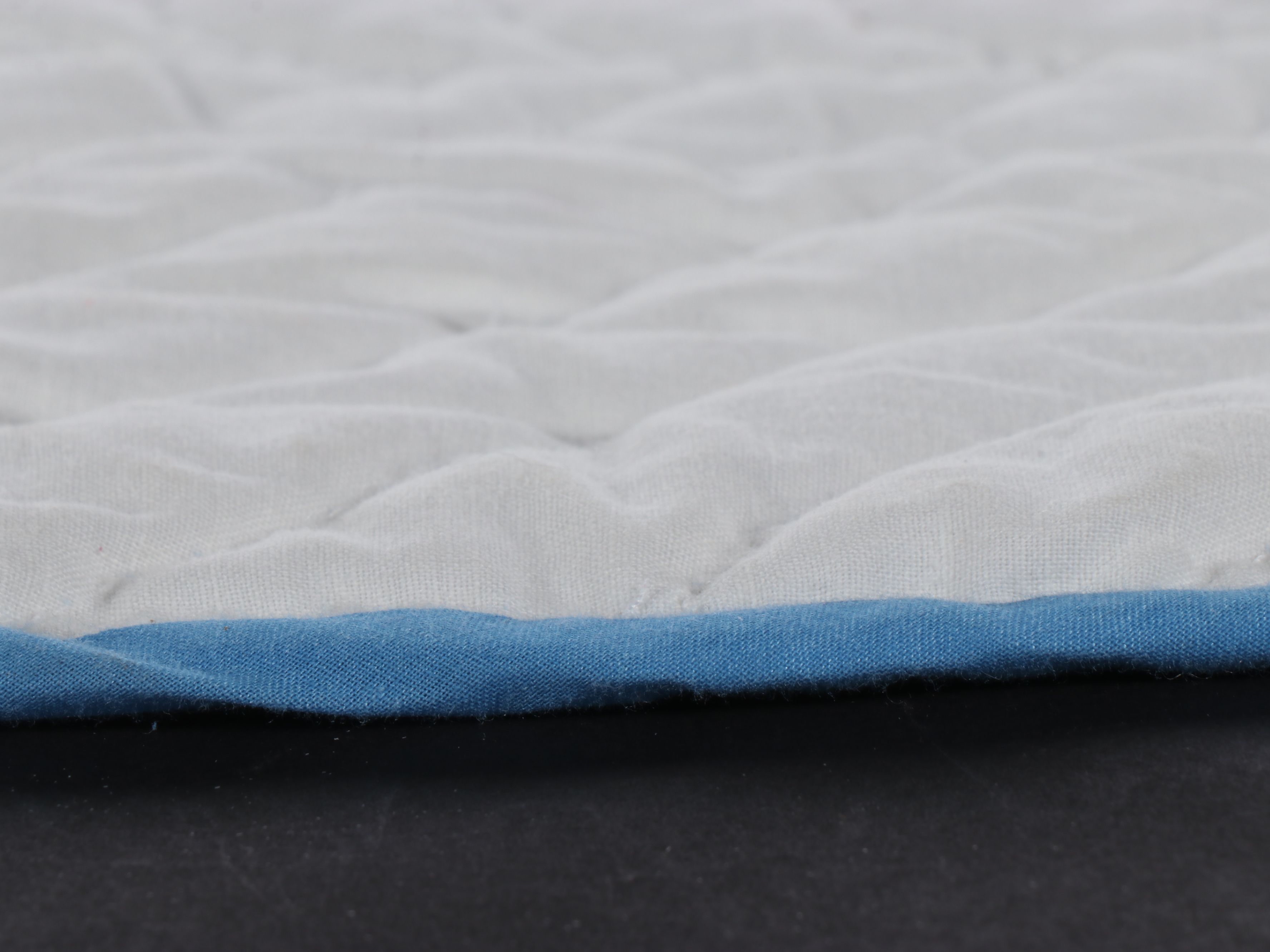 Hand-Stitched Scalloped Edge Floral Appliqué Quilt