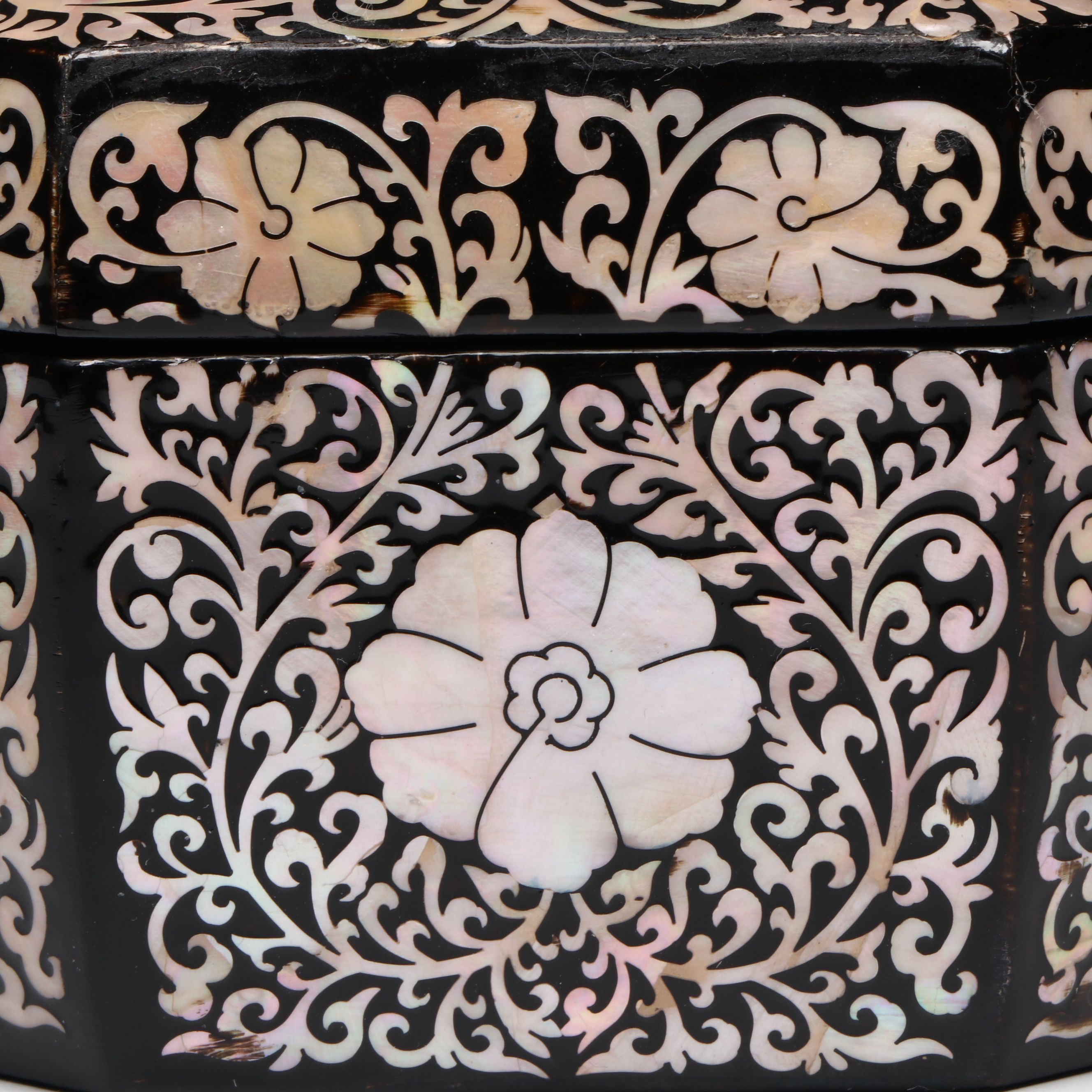 Octagonal Mother-of-Pearl Inlay Lacquerware Box