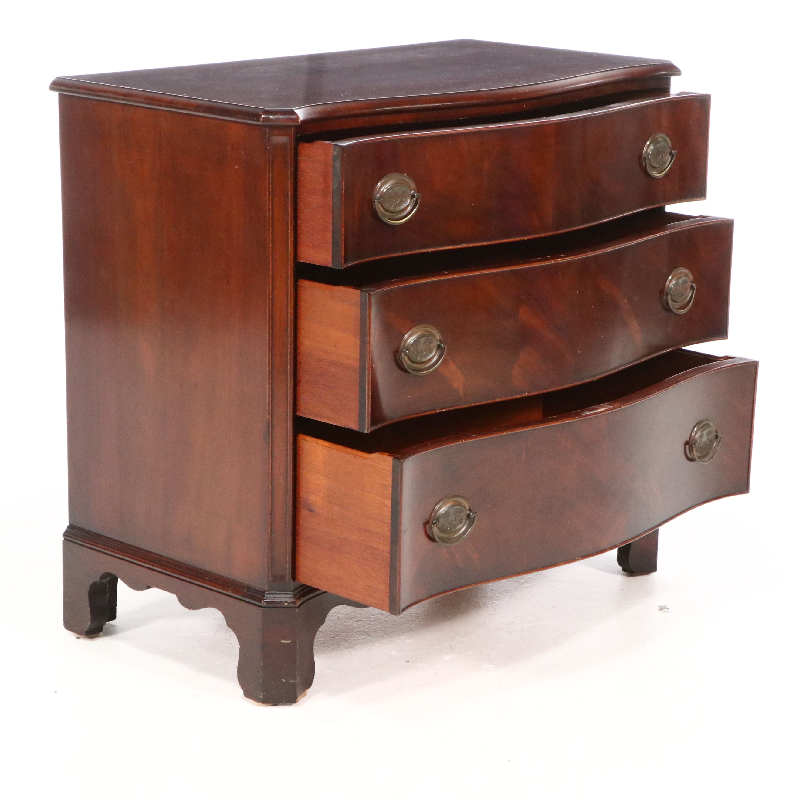 Hepplewhite Style Mahogany Bowfront Chest of Drawers, Mid-20th Century