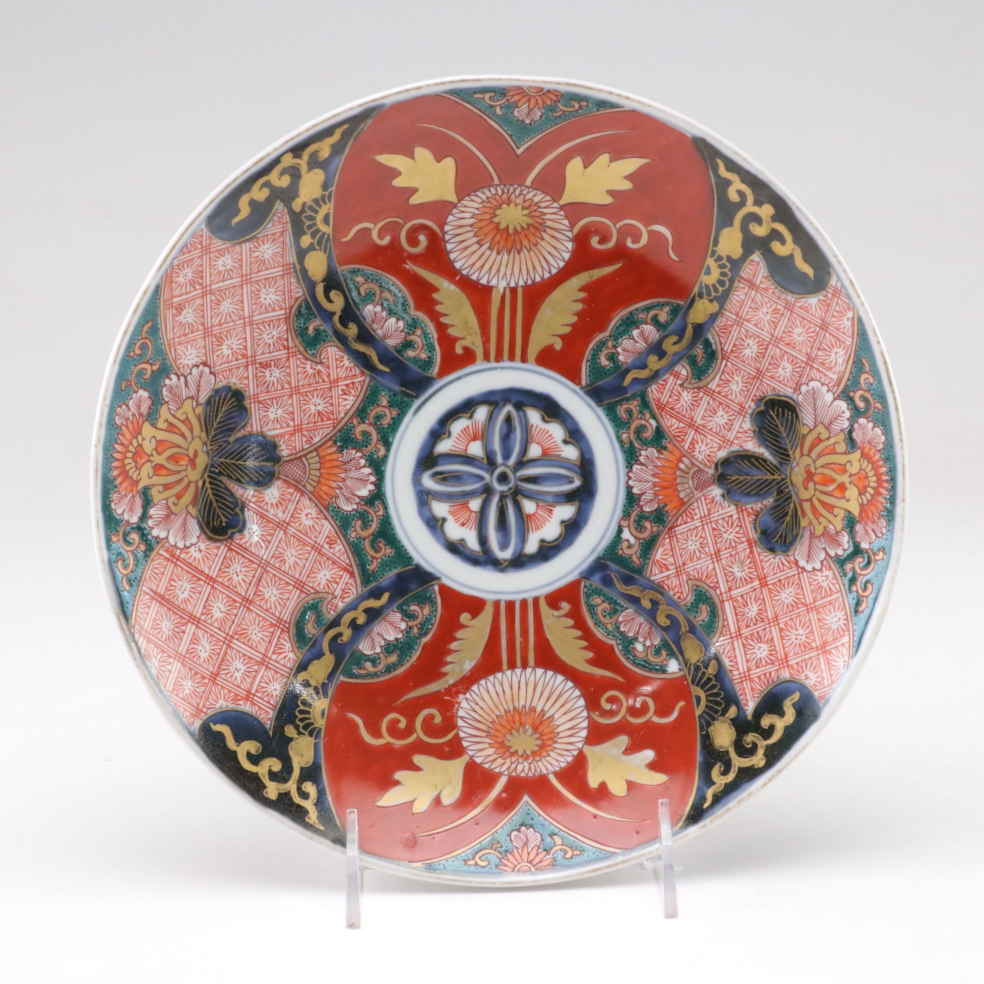 Hand-Painted Japanese Imari Rounded Plate and Scalloped Plate and Bowl