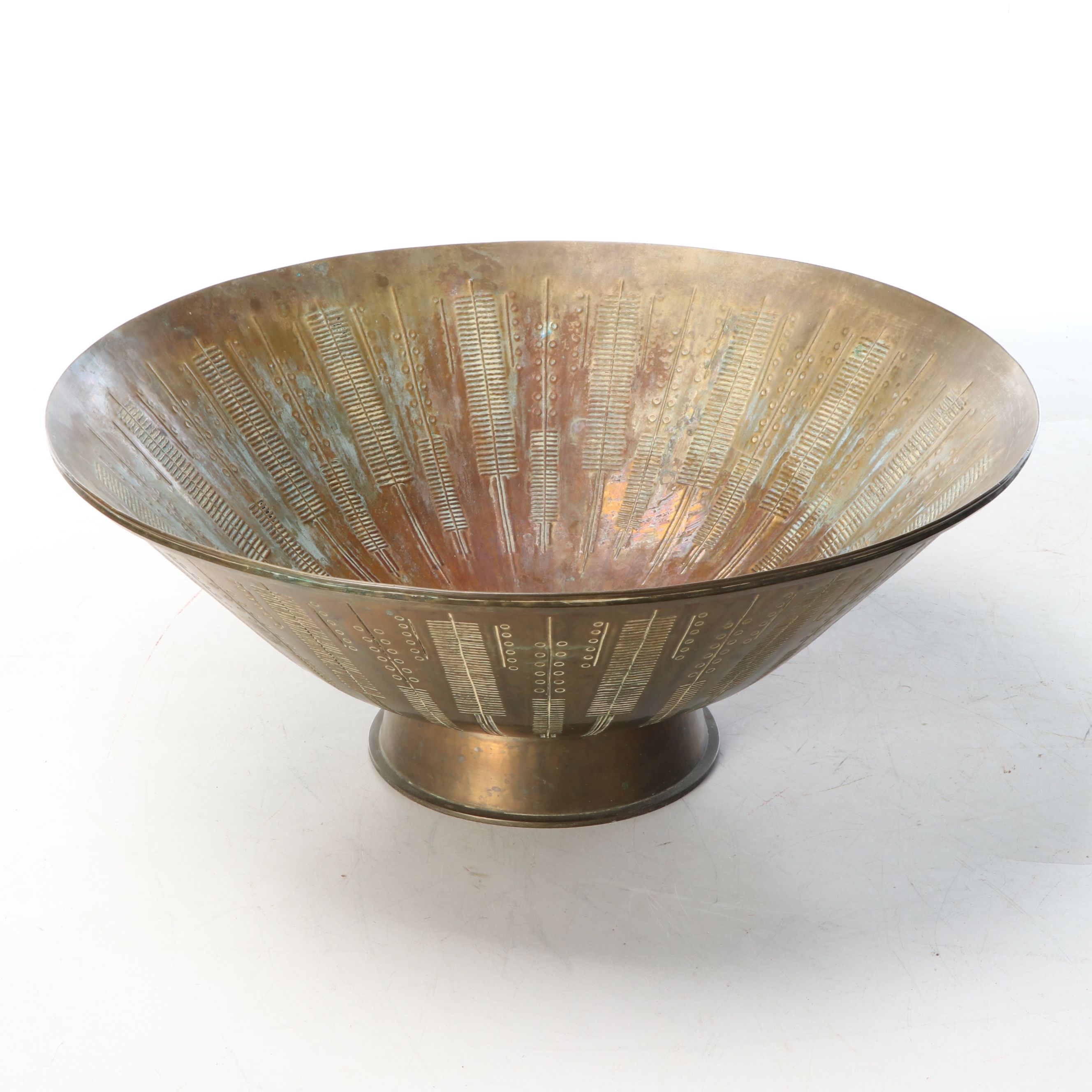 Hayno Focken Bauhaus Hammered Brass Pitcher and Basin, Early to Mid-20th Century