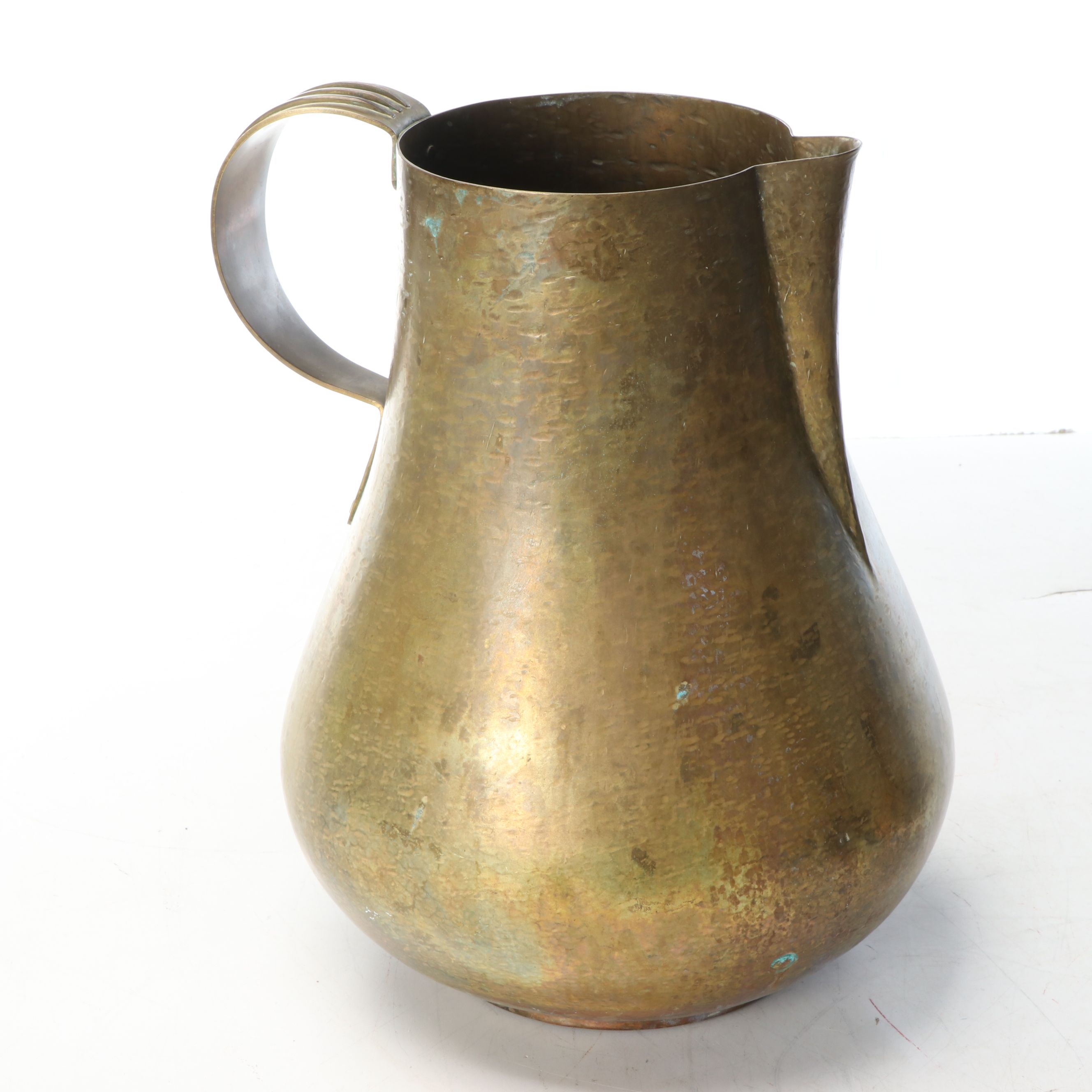 Hayno Focken Bauhaus Hammered Brass Pitcher and Basin, Early to Mid-20th Century