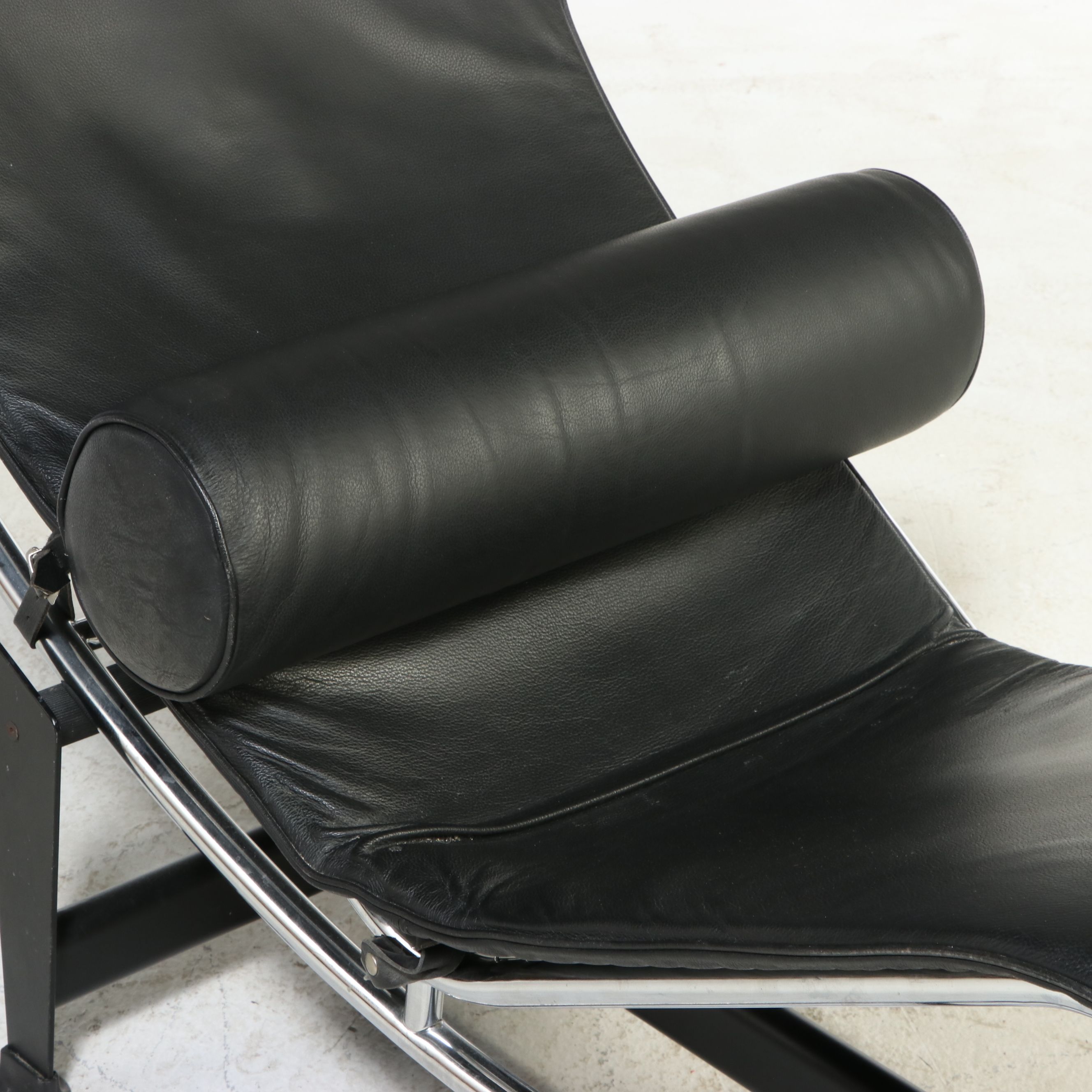 Le Corbusier & Cassina LC4 MCM Black Leather and Chrome Chaise Lounge