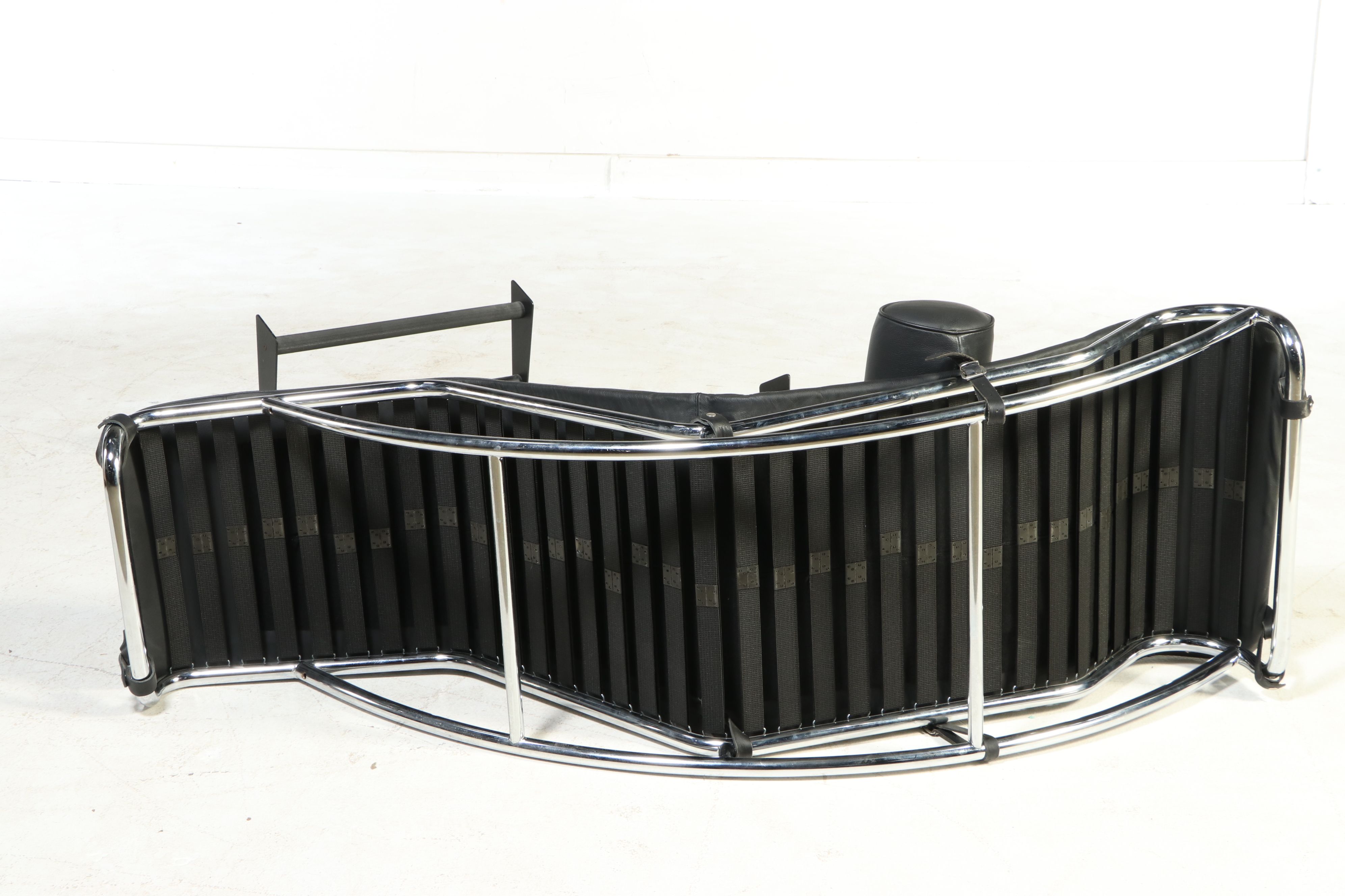 Le Corbusier & Cassina LC4 MCM Black Leather and Chrome Chaise Lounge