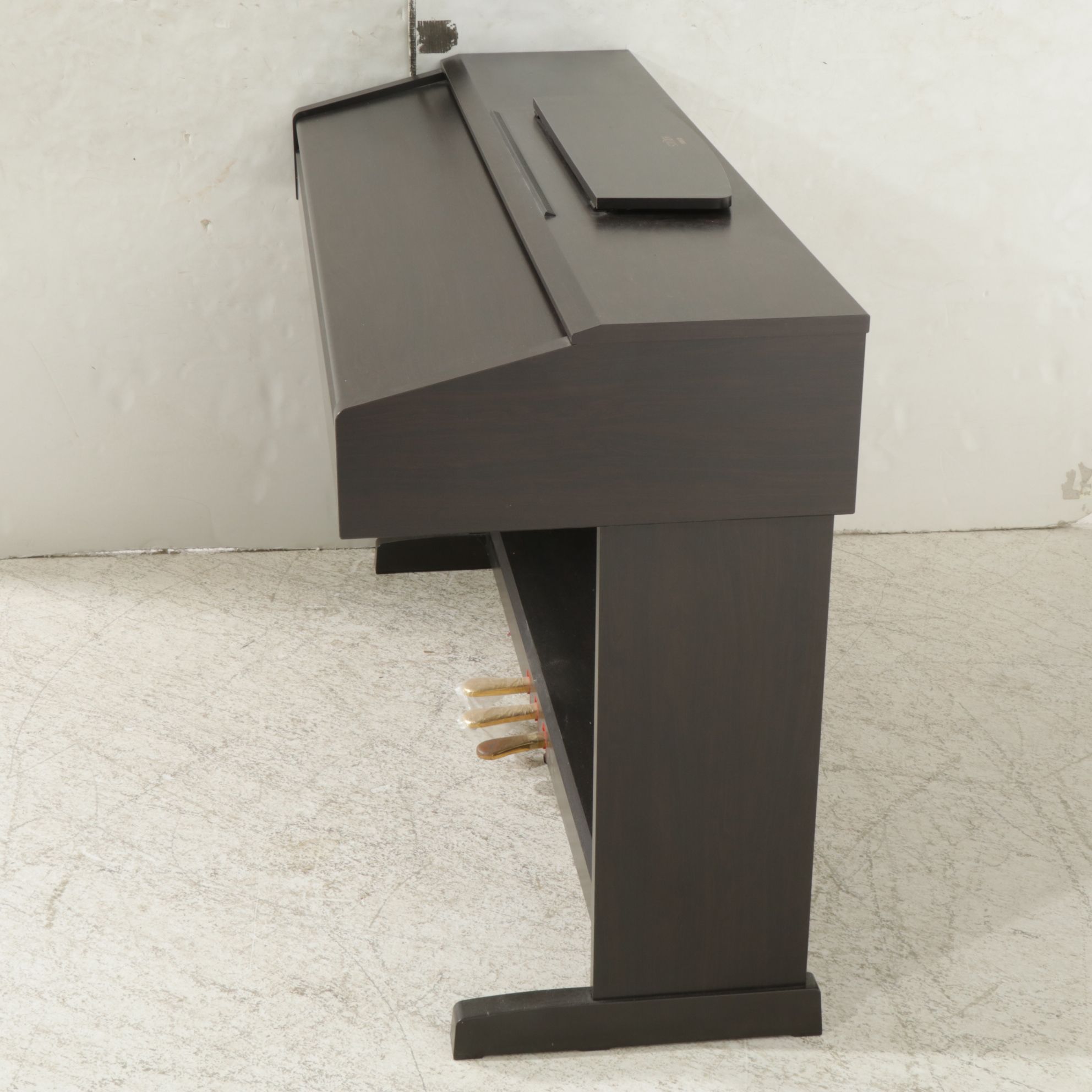 Yamaha "Arius" YDP-181 Digital Piano and Bench, 2010