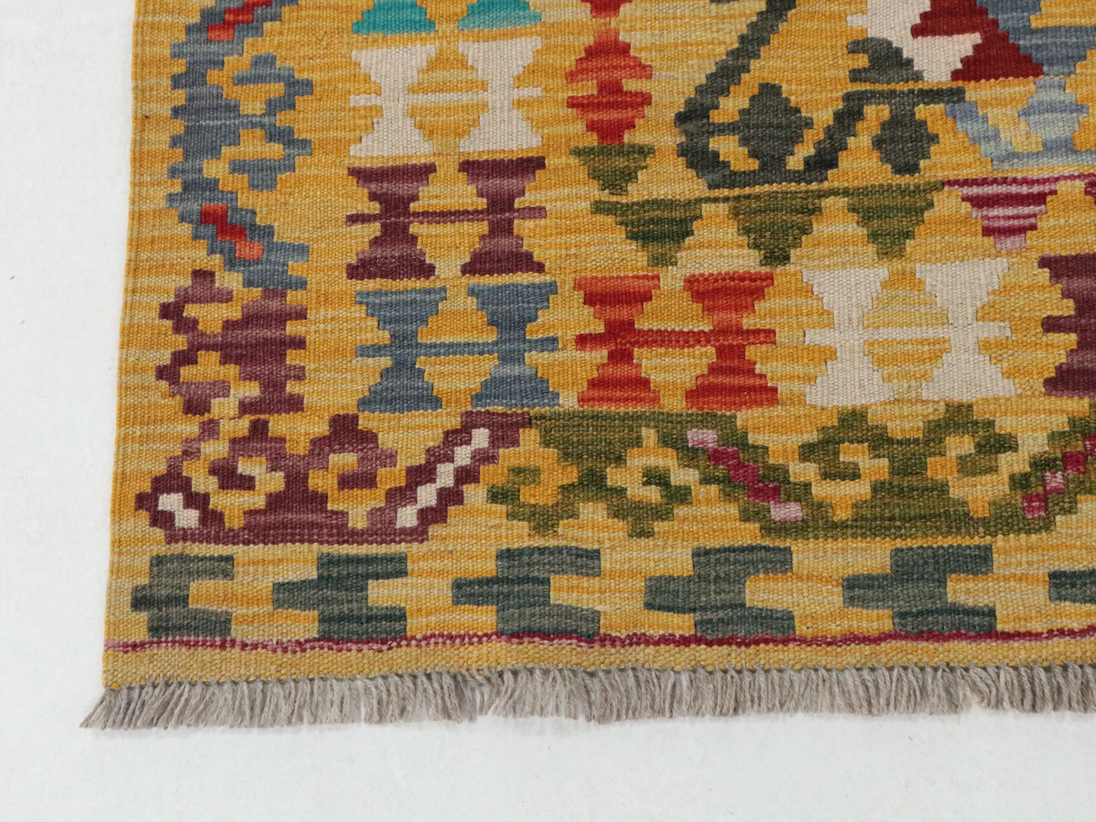 6'6 x 10' Handwoven Pakistani Kilim Area Rug