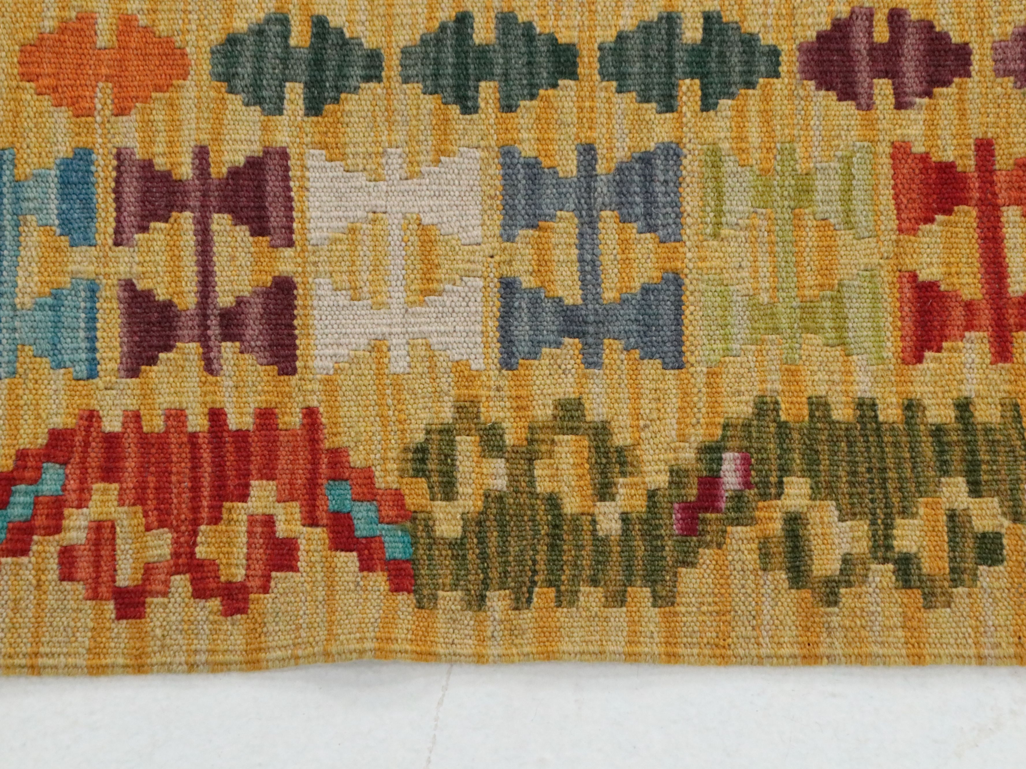 6'6 x 10' Handwoven Pakistani Kilim Area Rug