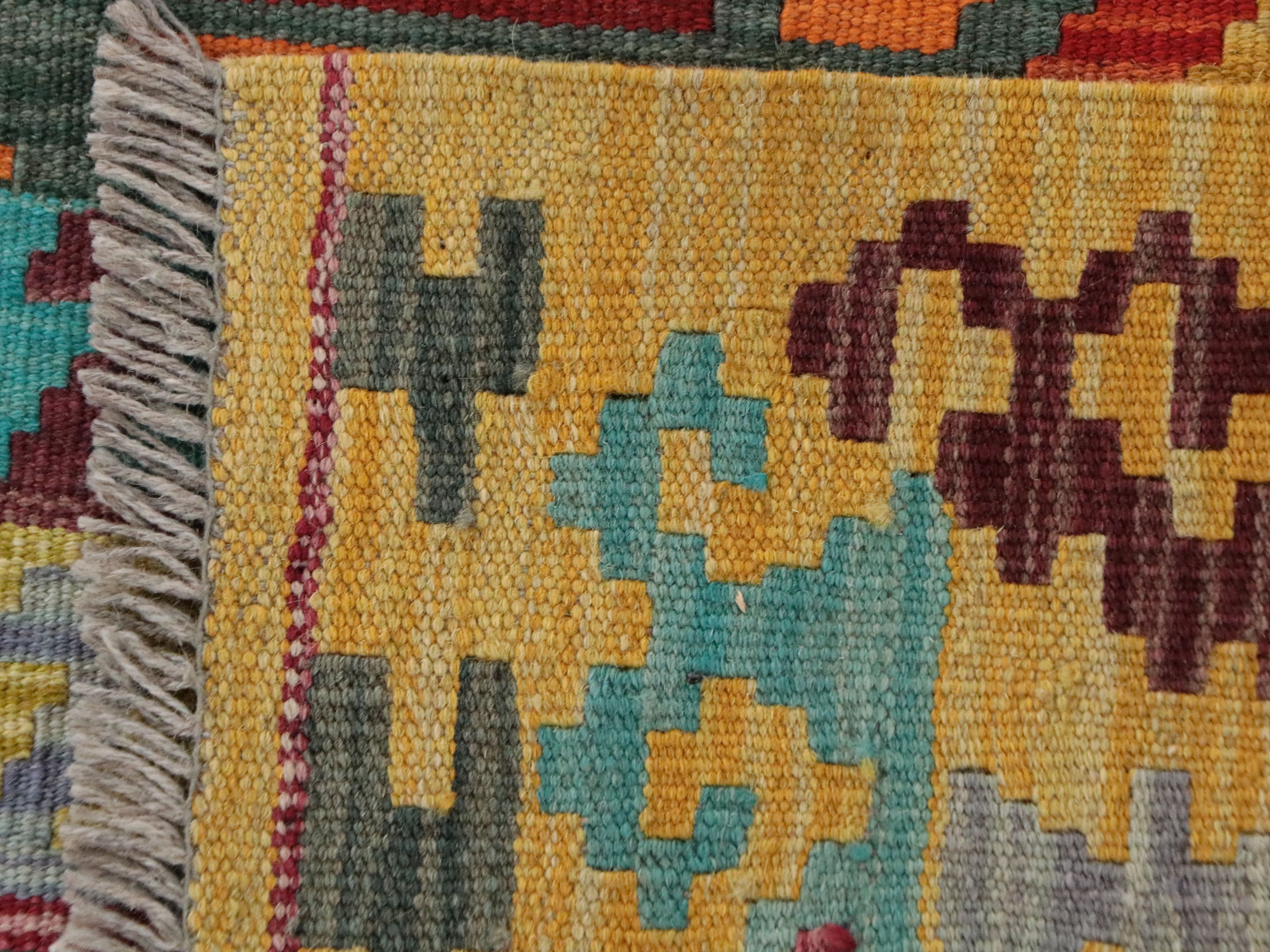 6'6 x 10' Handwoven Pakistani Kilim Area Rug