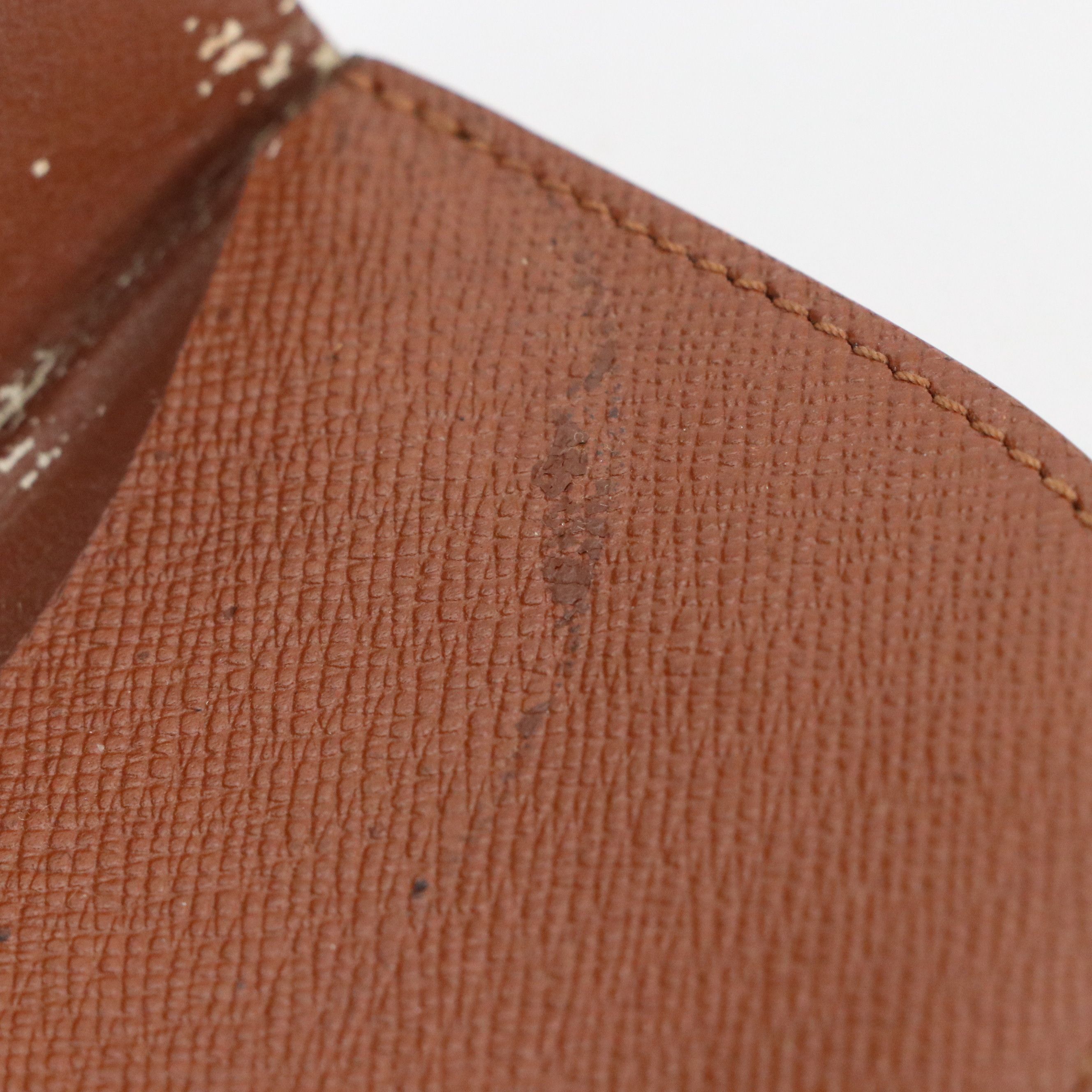 Louis Vuitton Porte-Monnaie Gousset in Monogram Canvas