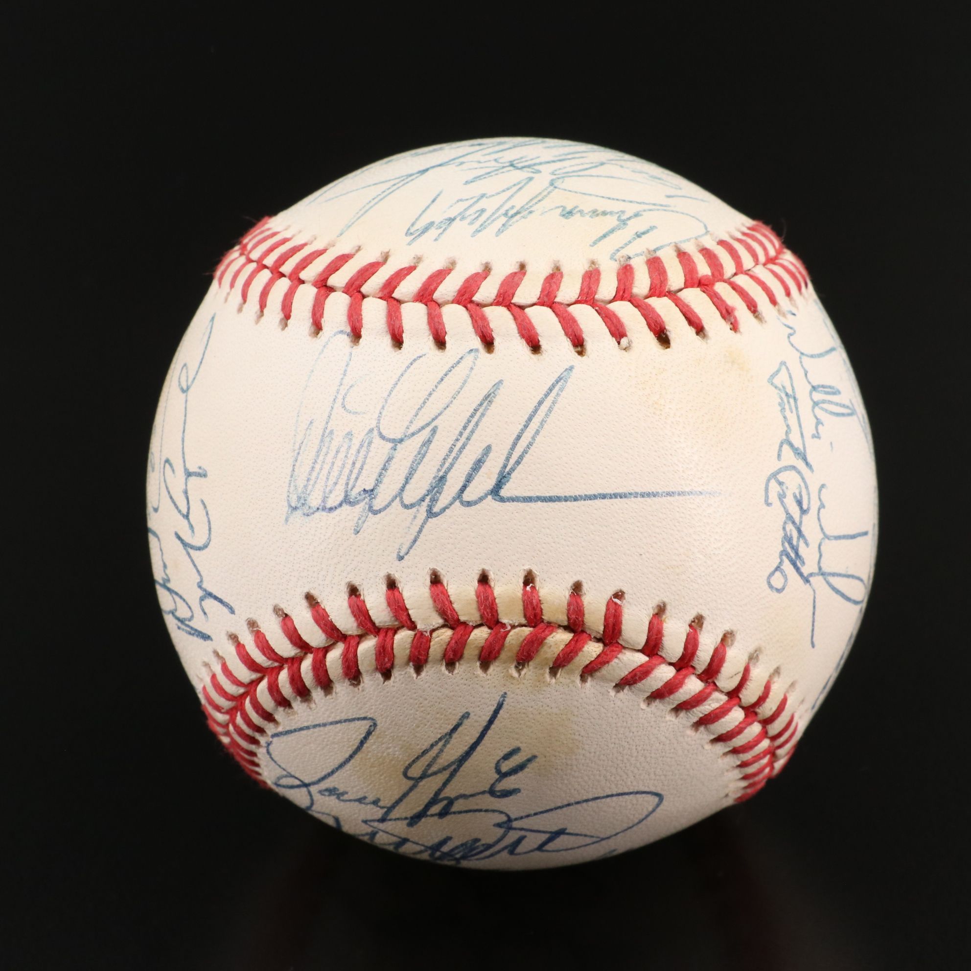 1993 Chicago Cubs Team Signed Baseball Featuring Ryne Sandberg and Mark Grace