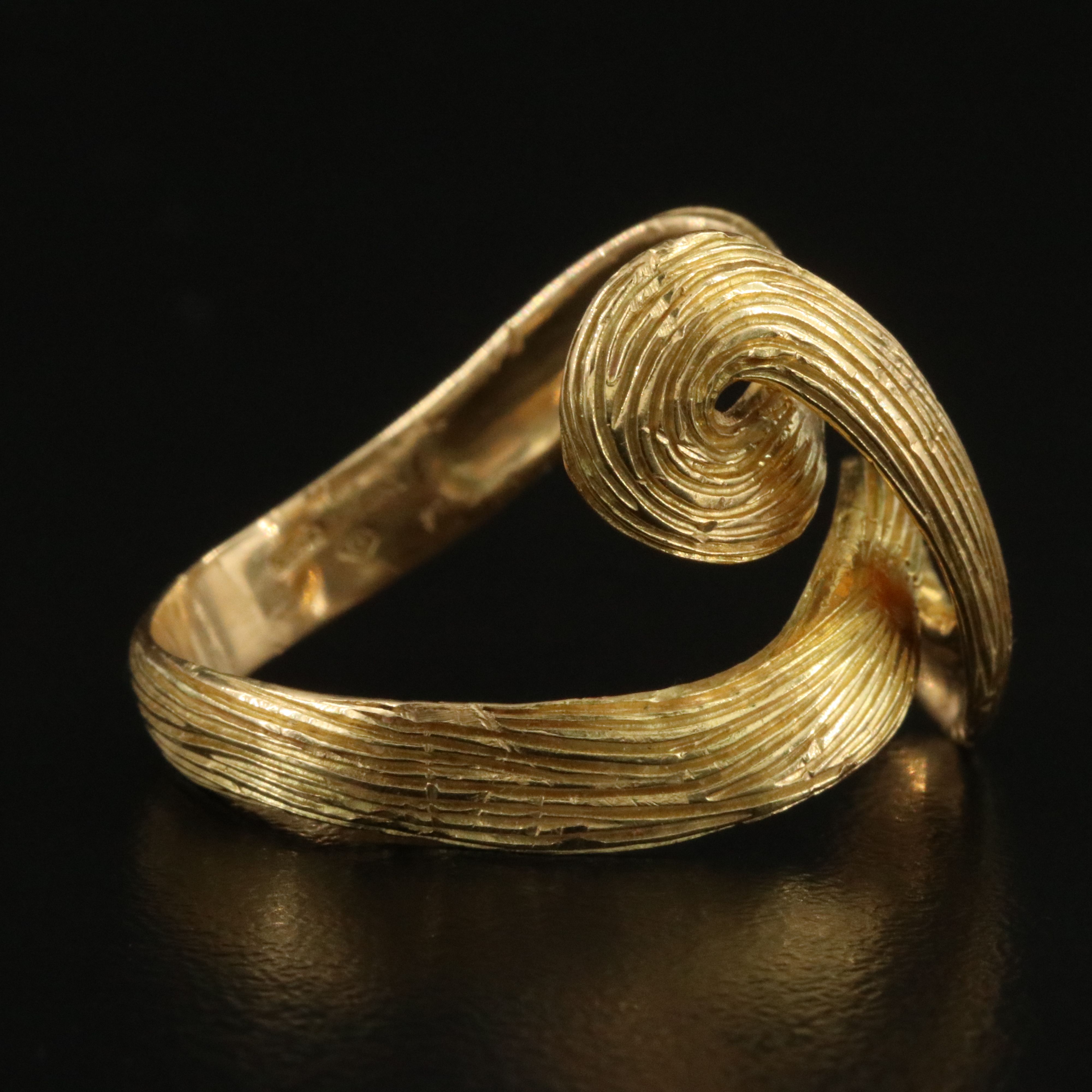 H Stern 18K Knot Ring