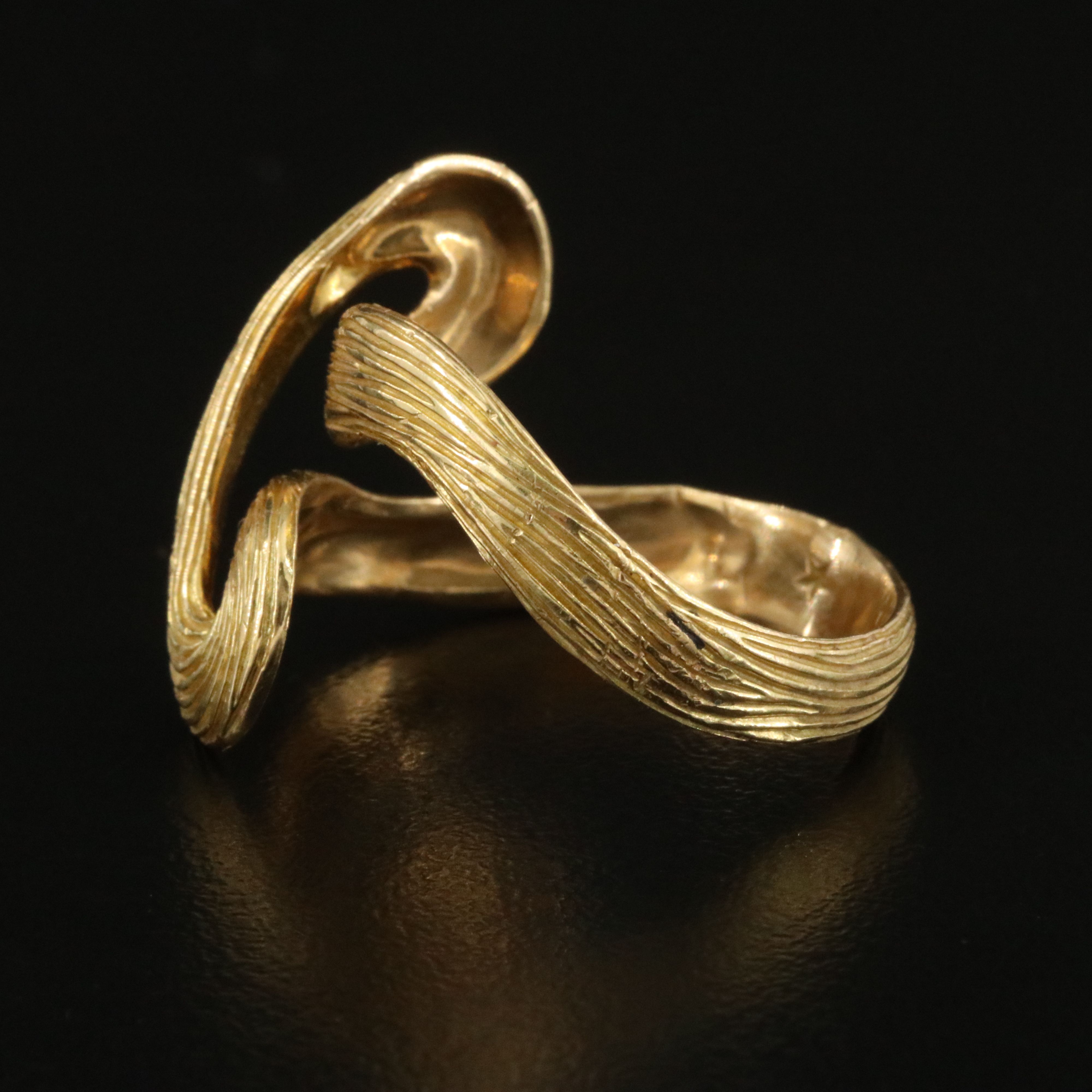 H Stern 18K Knot Ring