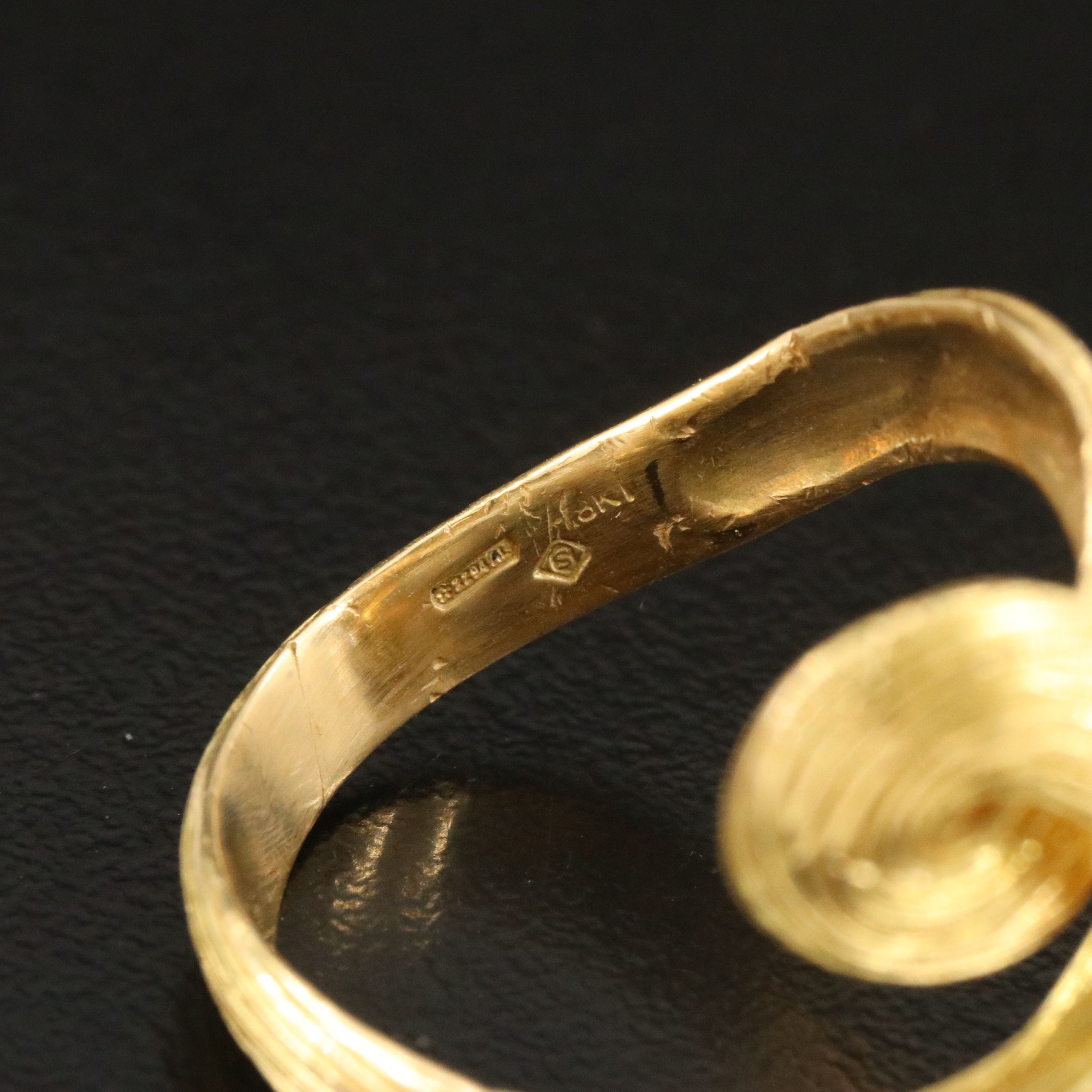 H Stern 18K Knot Ring