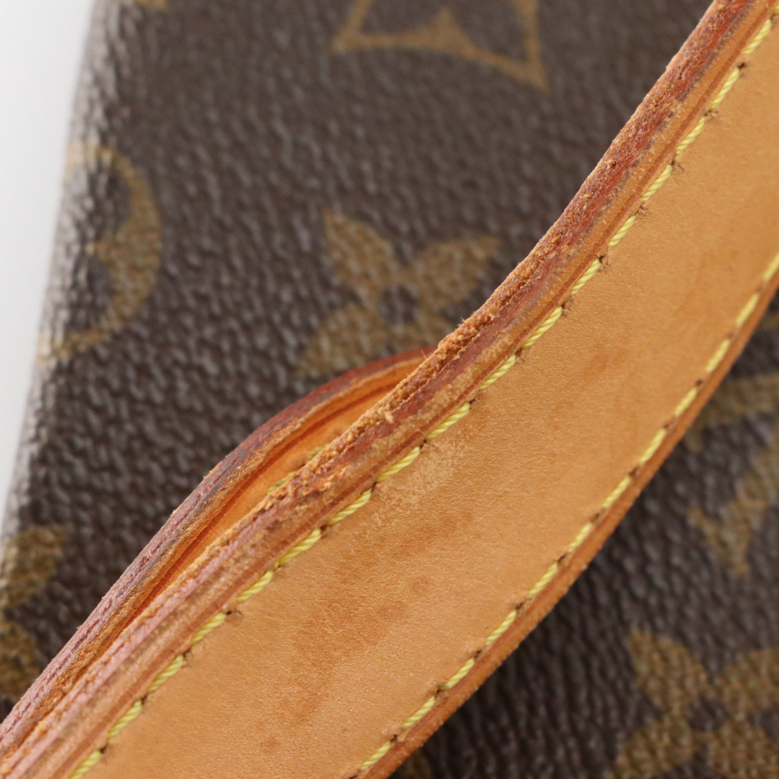 Louis Vuitton Keepall 50 Bandoulière in Monogram Canvas