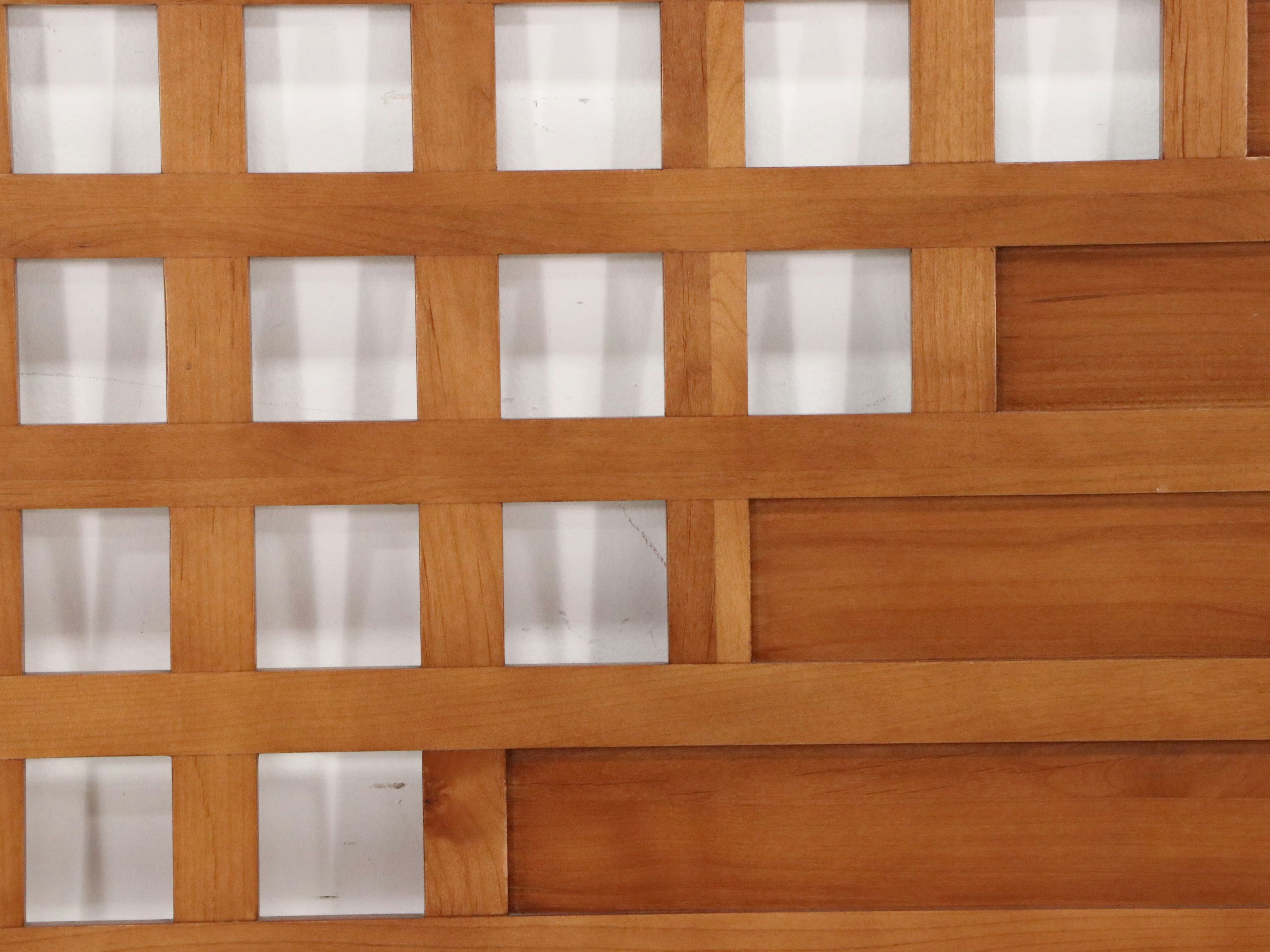 Kincaid Contemporary Cherry Finish Queen Size Lattice Bed Frame