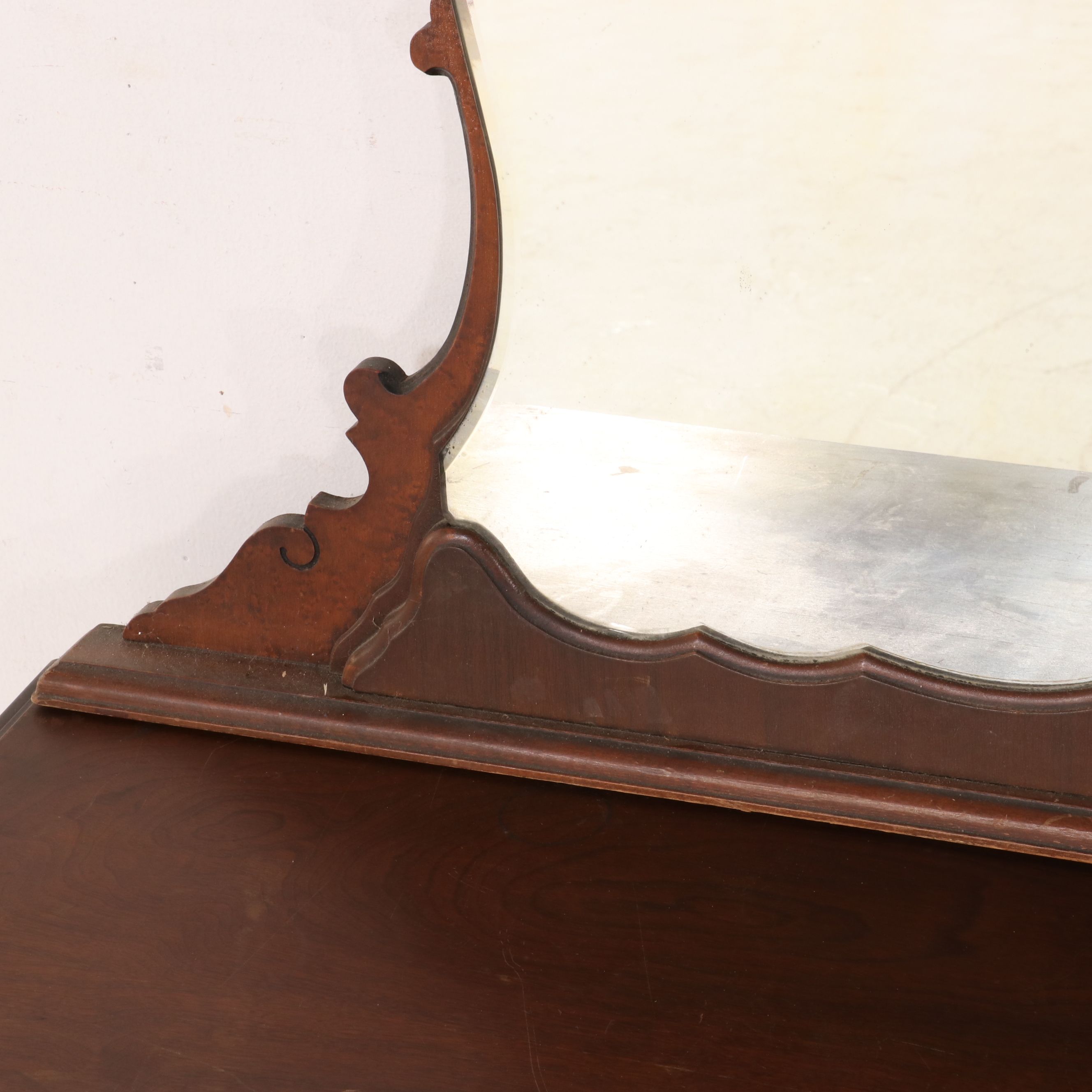 Sheraton Revival Inlaid Walnut Dresser with Mirror, Early 20th Century