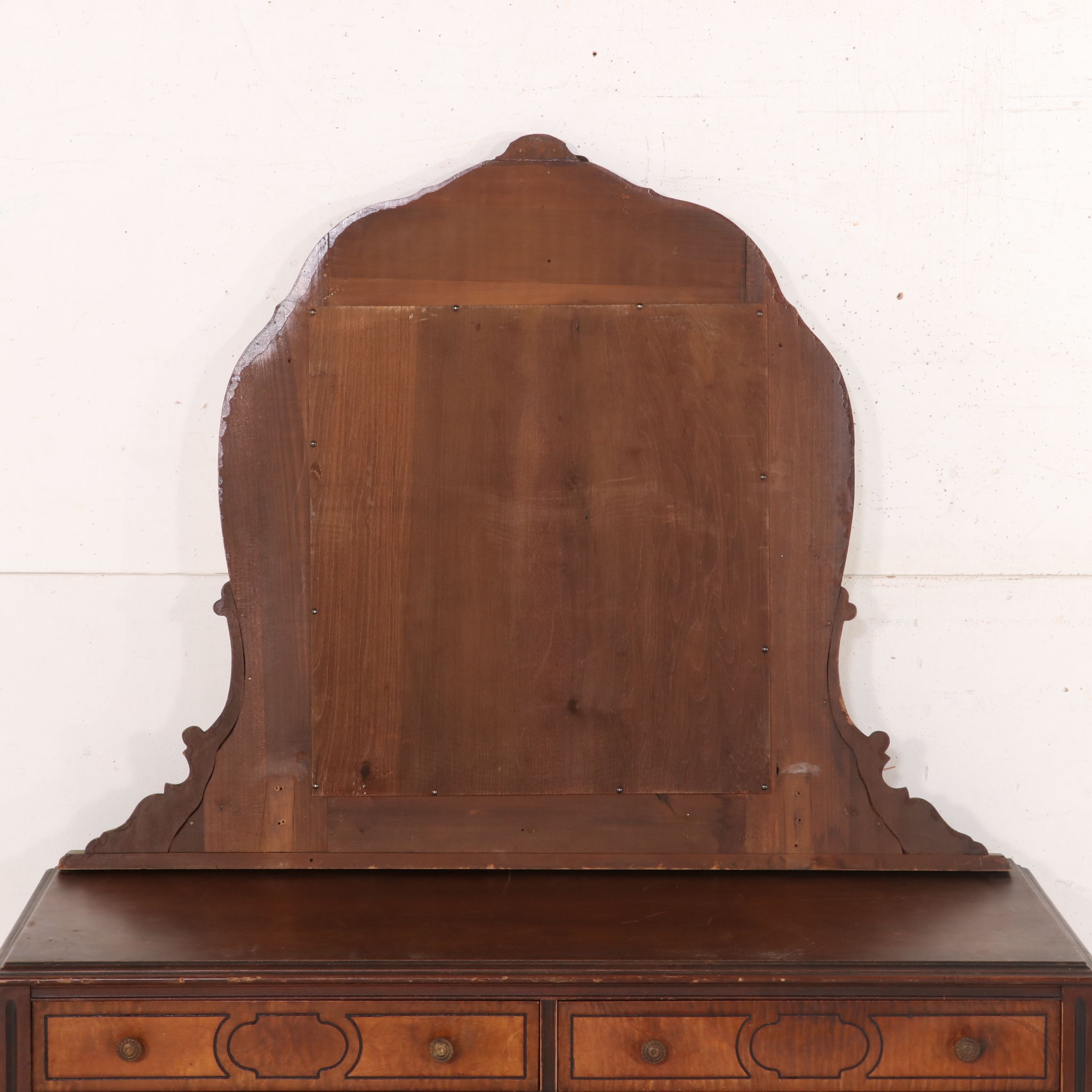 Sheraton Revival Inlaid Walnut Dresser with Mirror, Early 20th Century