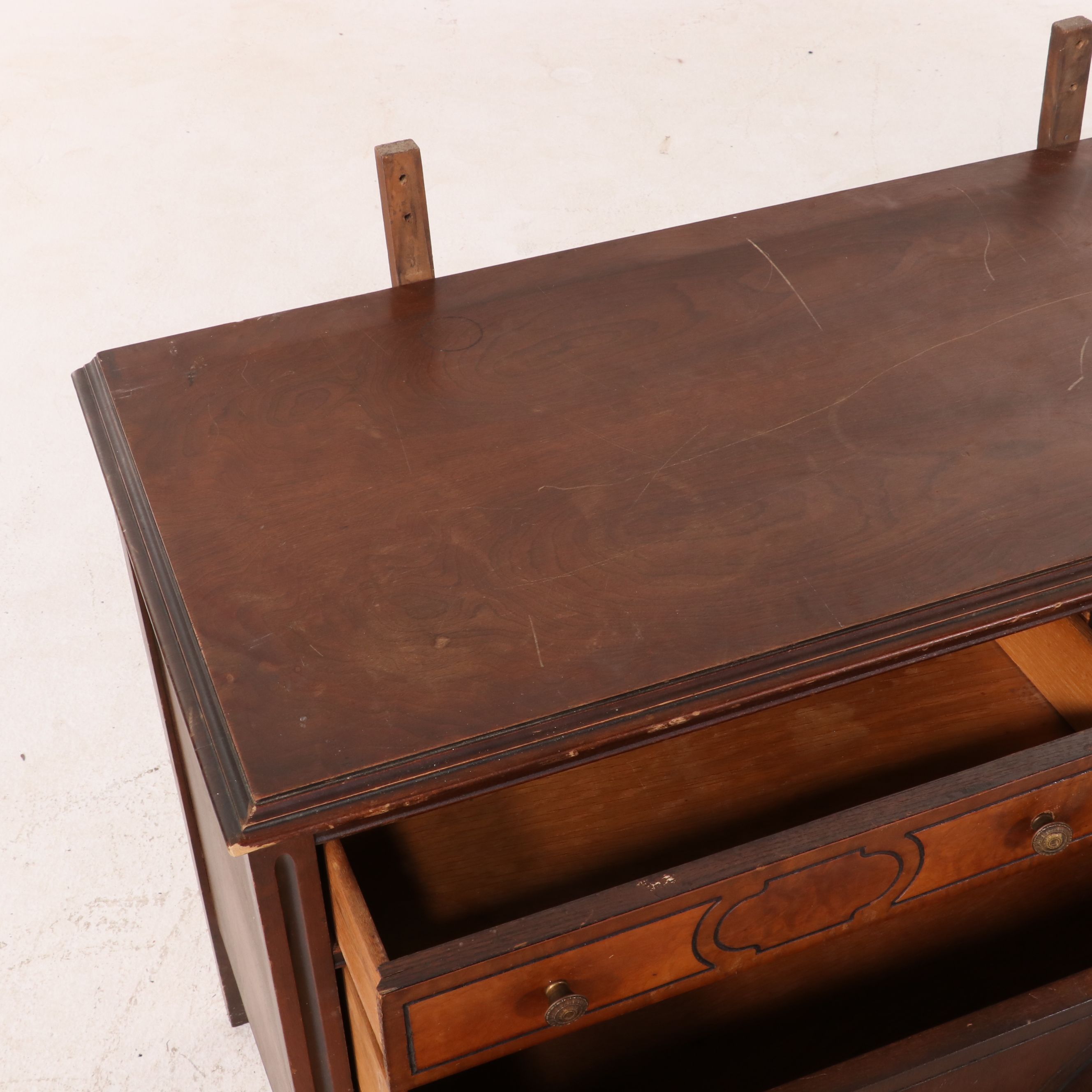 Sheraton Revival Inlaid Walnut Dresser with Mirror, Early 20th Century
