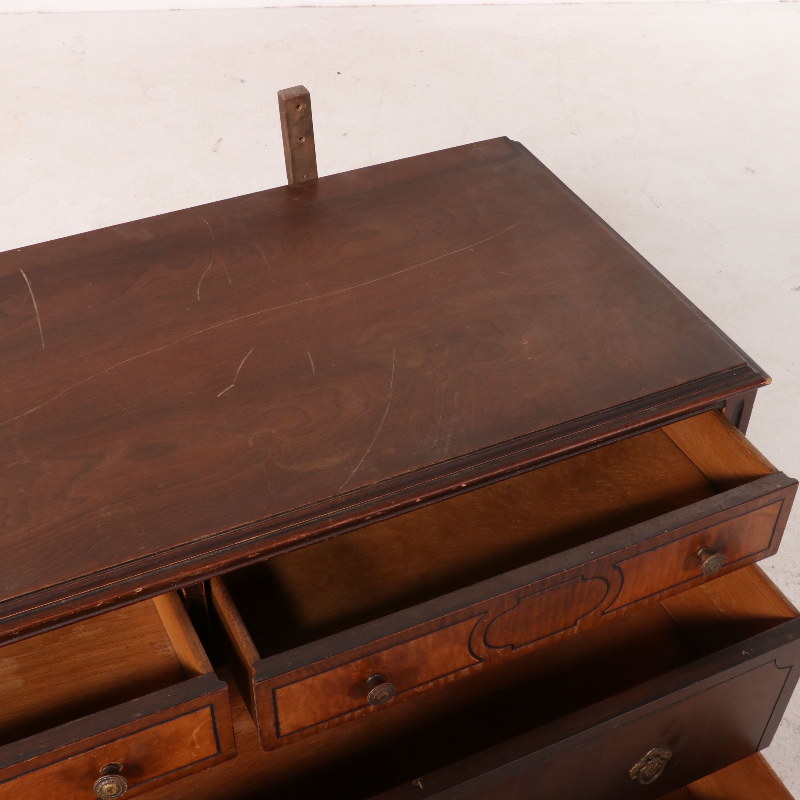 Sheraton Revival Inlaid Walnut Dresser with Mirror, Early 20th Century