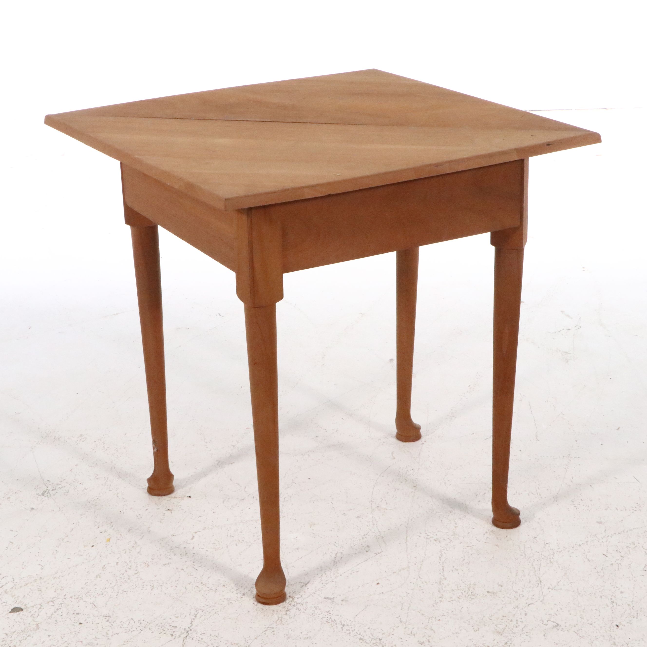The Bartley Collection Greenfield Village Handkerchief Folding Games Table
