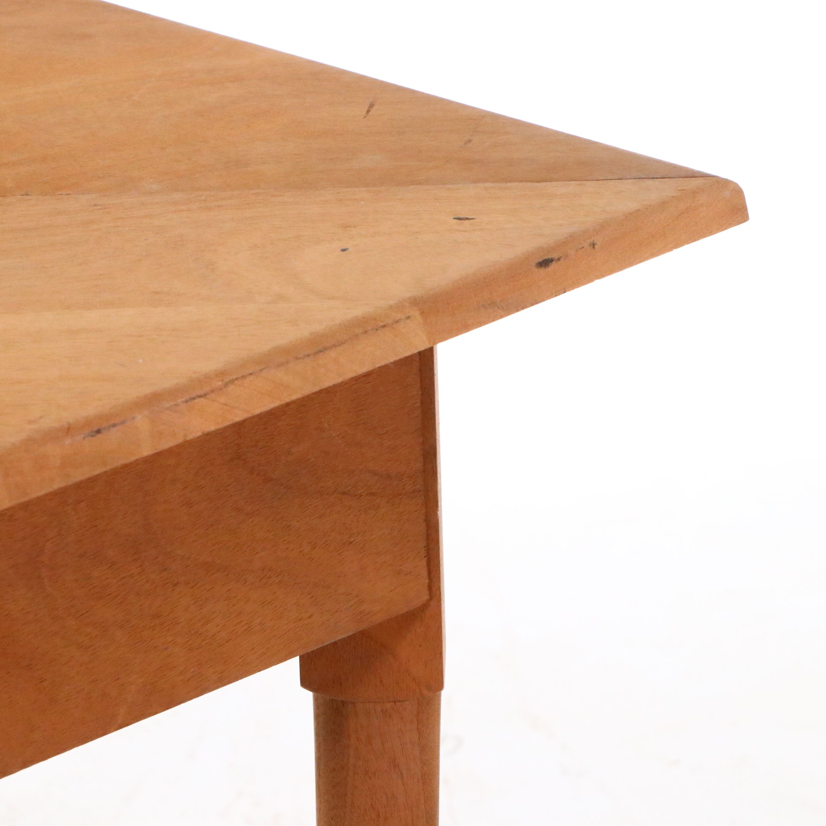 The Bartley Collection Greenfield Village Handkerchief Folding Games Table