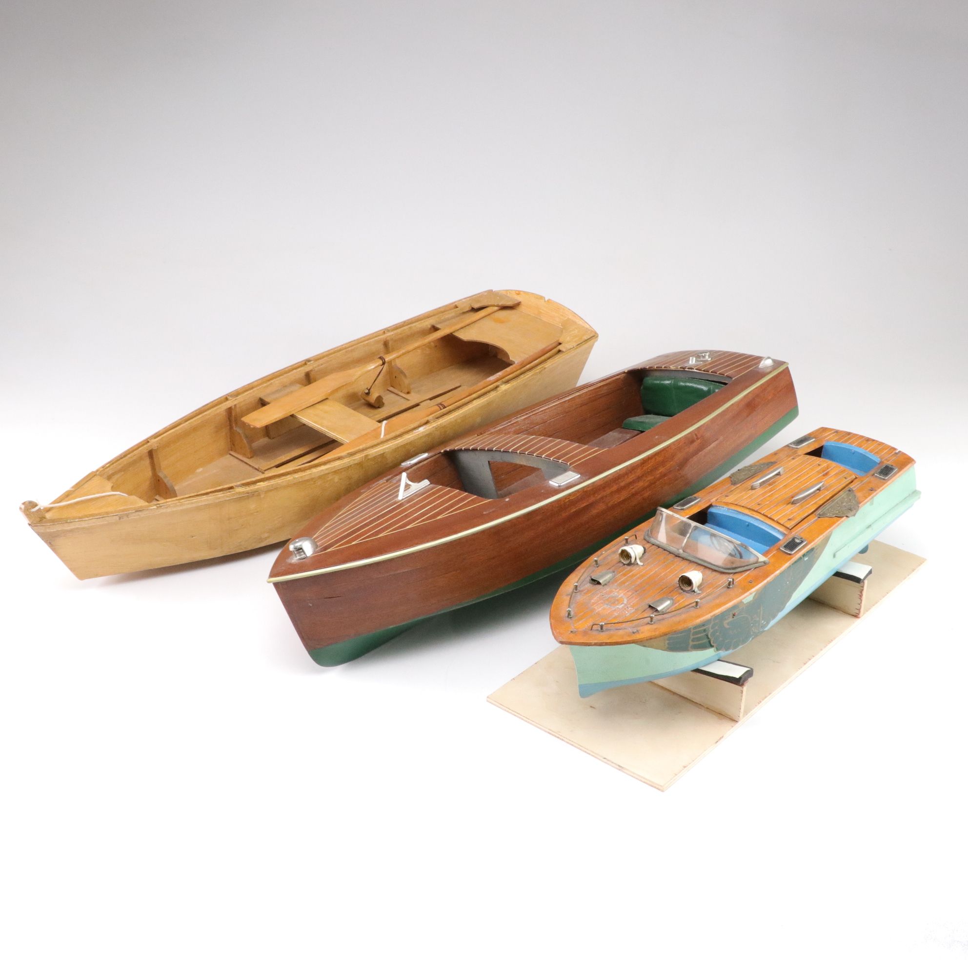 Battery Powered Speedboat Model with Other Boat Models