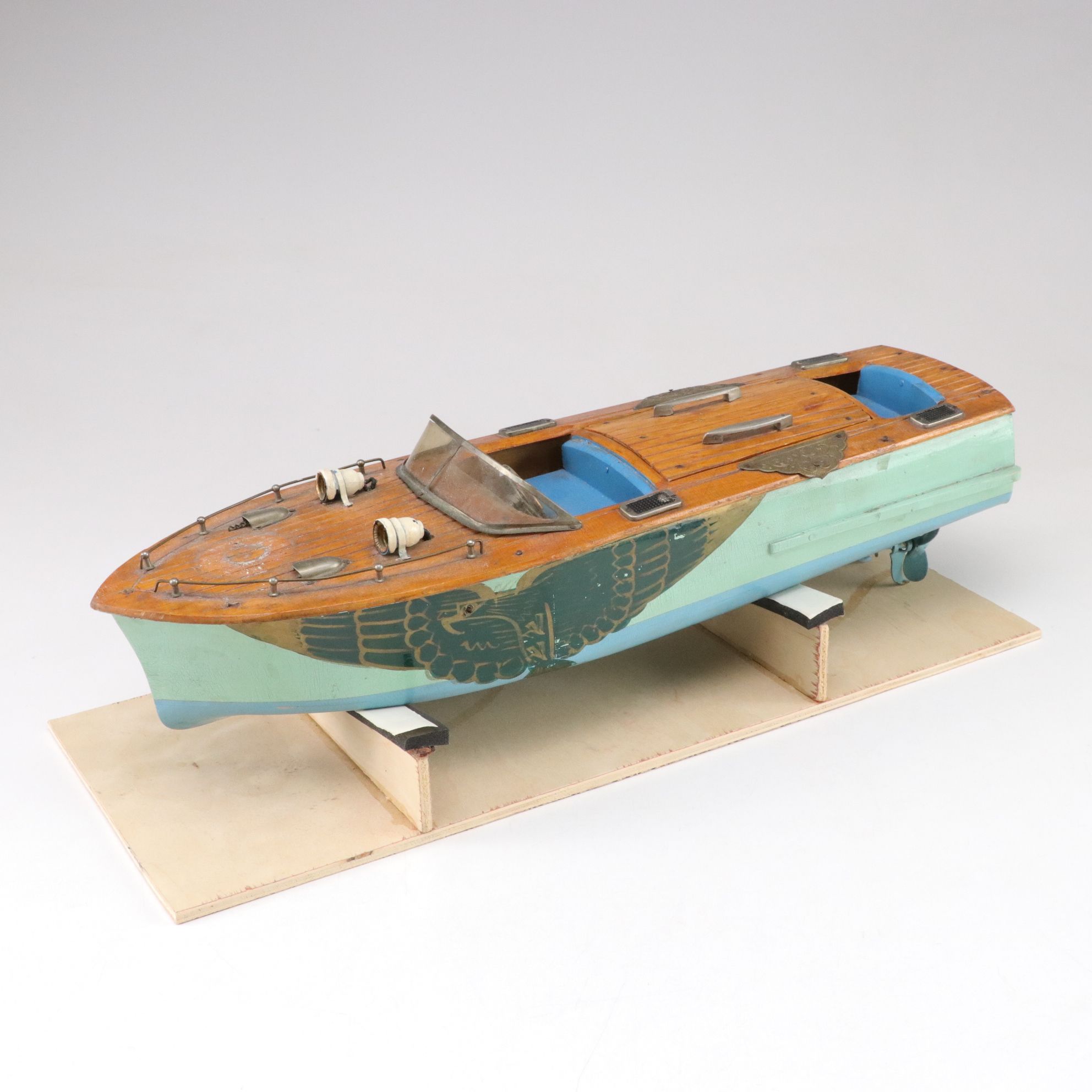 Battery Powered Speedboat Model with Other Boat Models