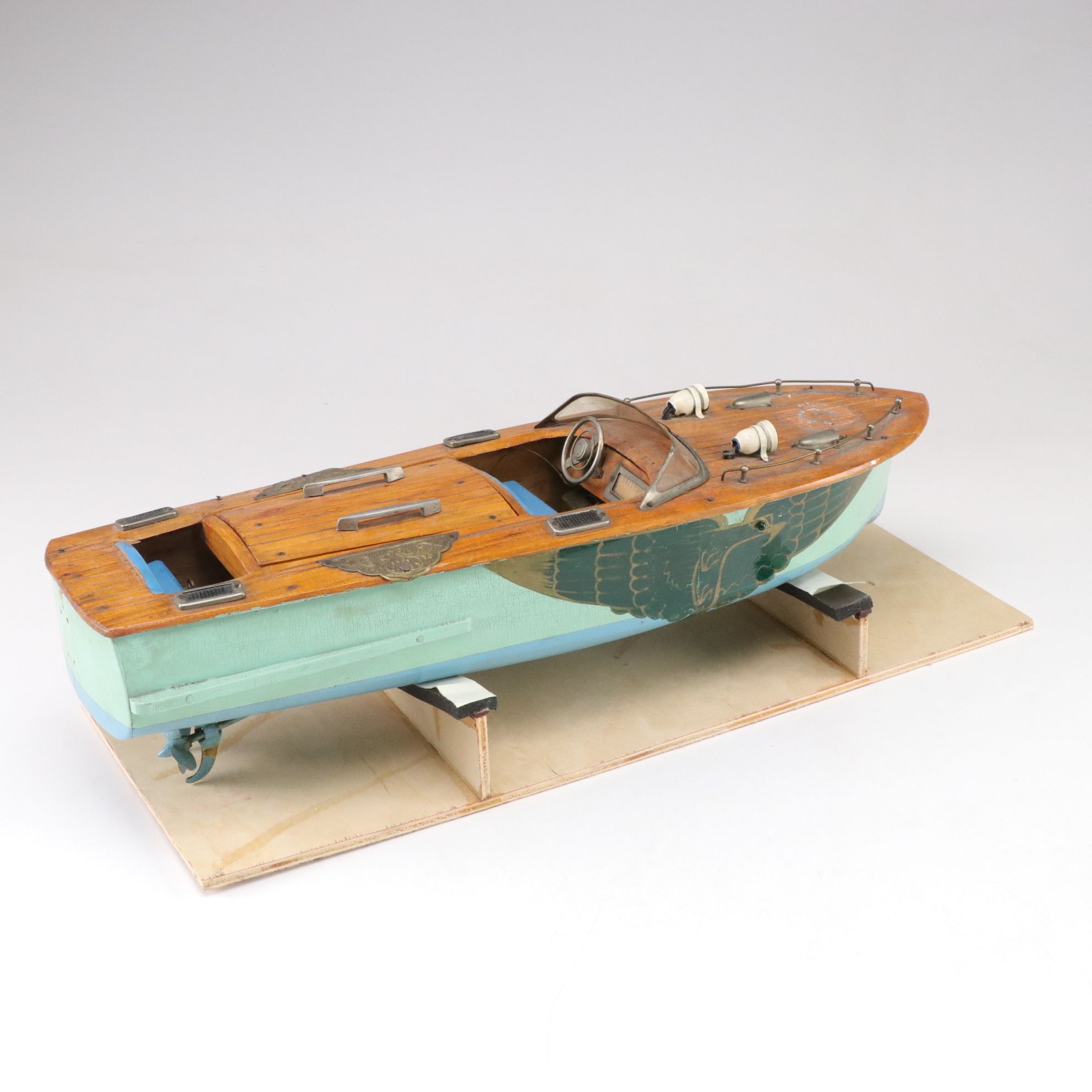 Battery Powered Speedboat Model with Other Boat Models