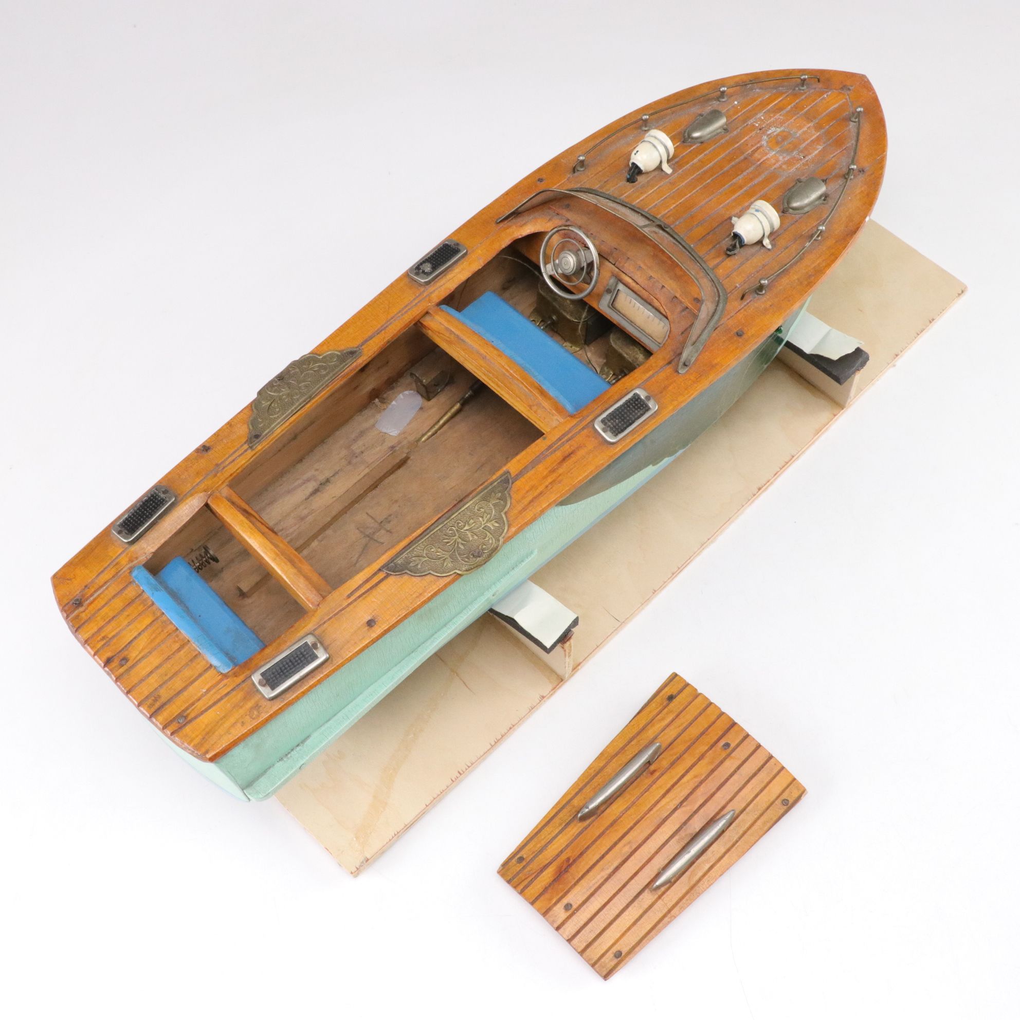 Battery Powered Speedboat Model with Other Boat Models