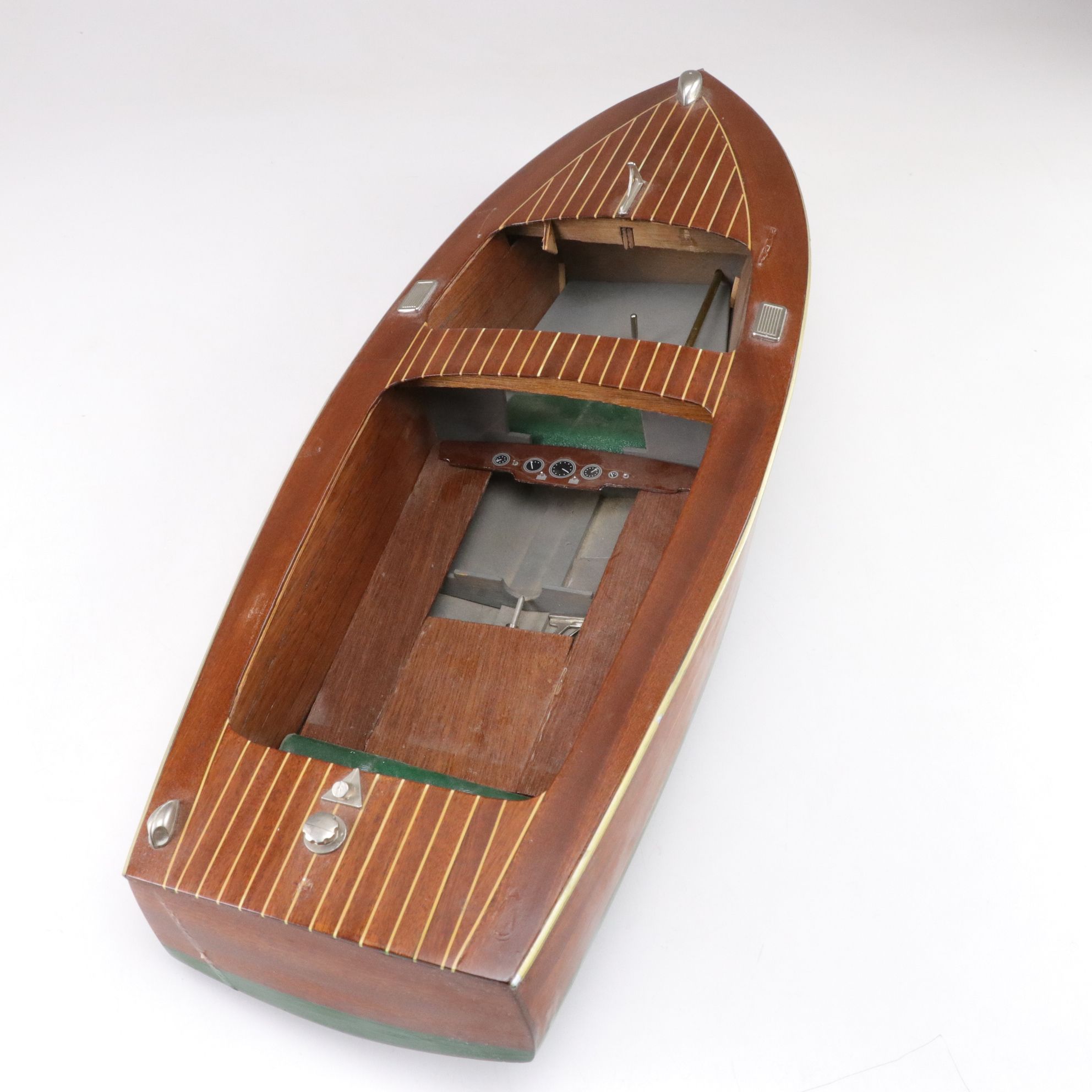 Battery Powered Speedboat Model with Other Boat Models