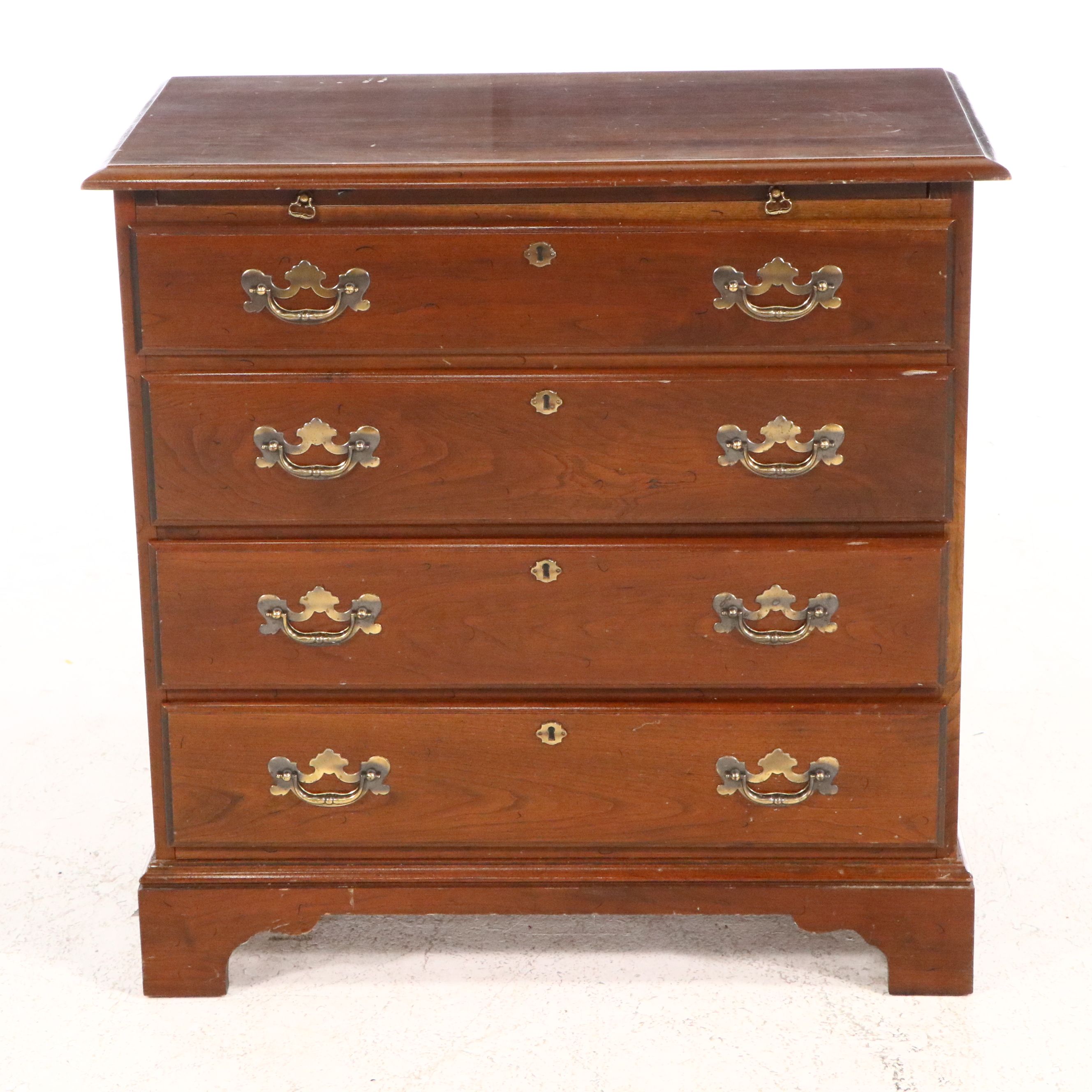 Chippendale Style Mahogany Bachelor's Chest of Drawers, Late 20th Century