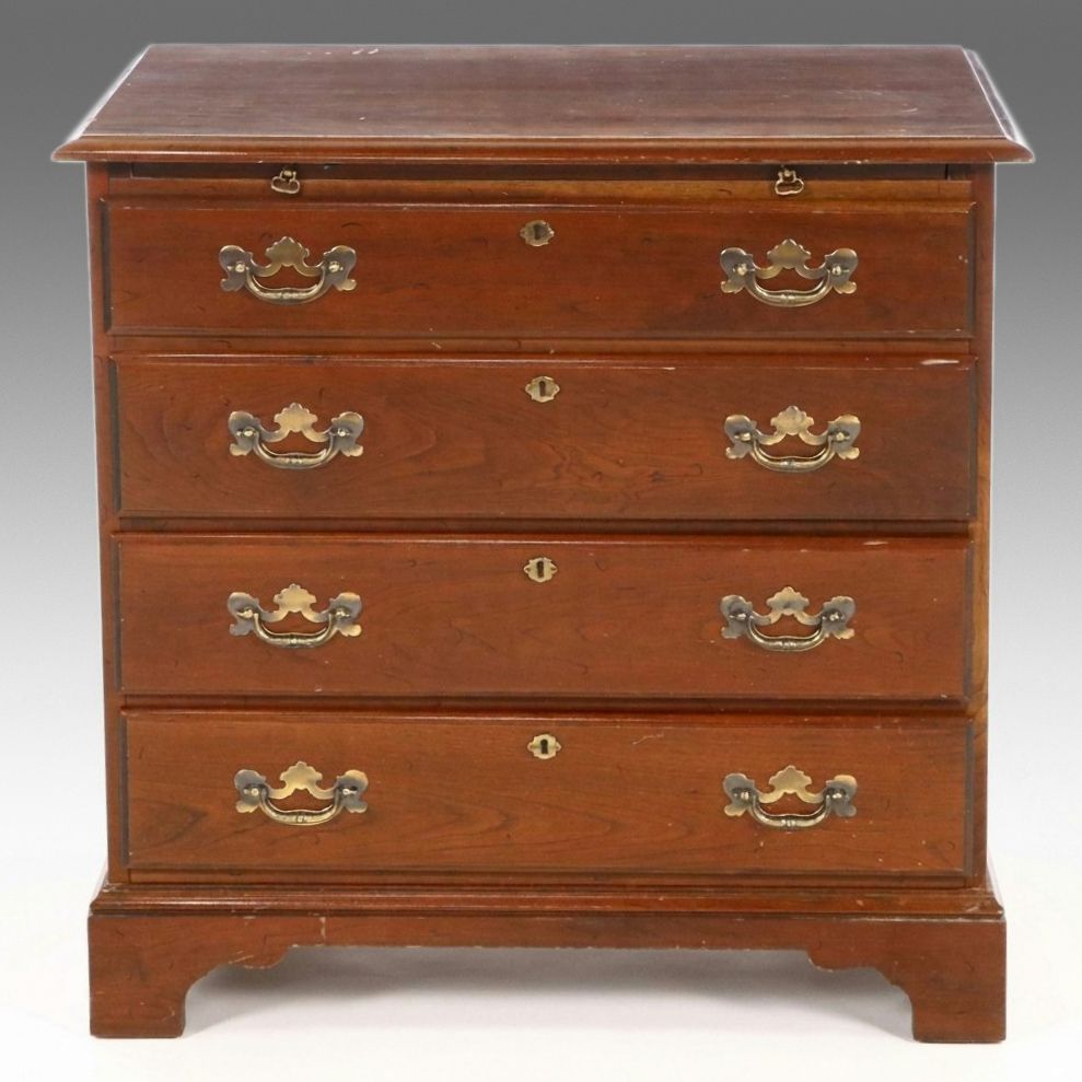 Chippendale Style Mahogany Bachelor's Chest of Drawers, Late 20th Century
