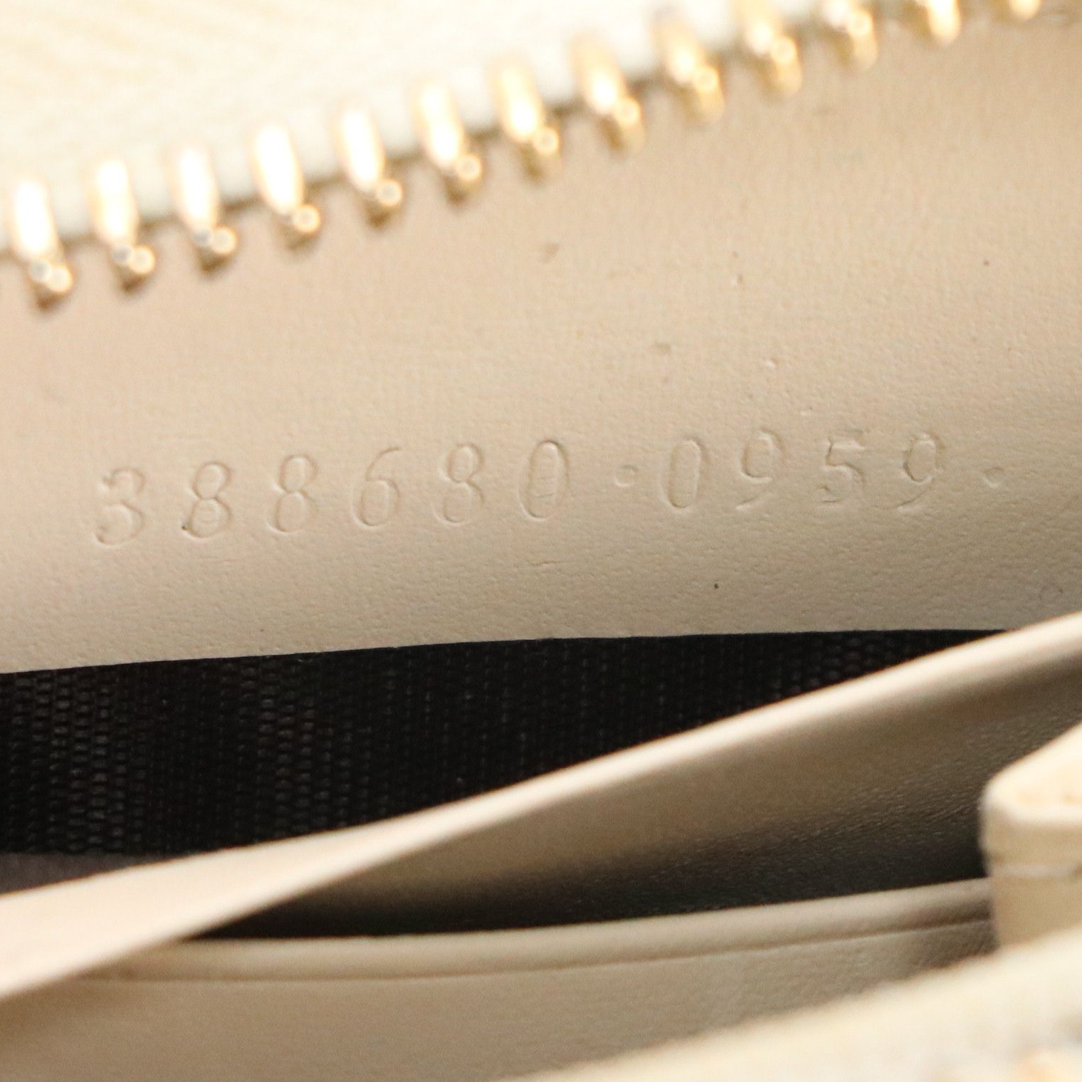 Gucci Zip Around Bow Wallet in White Guccissima Calfskin Leather