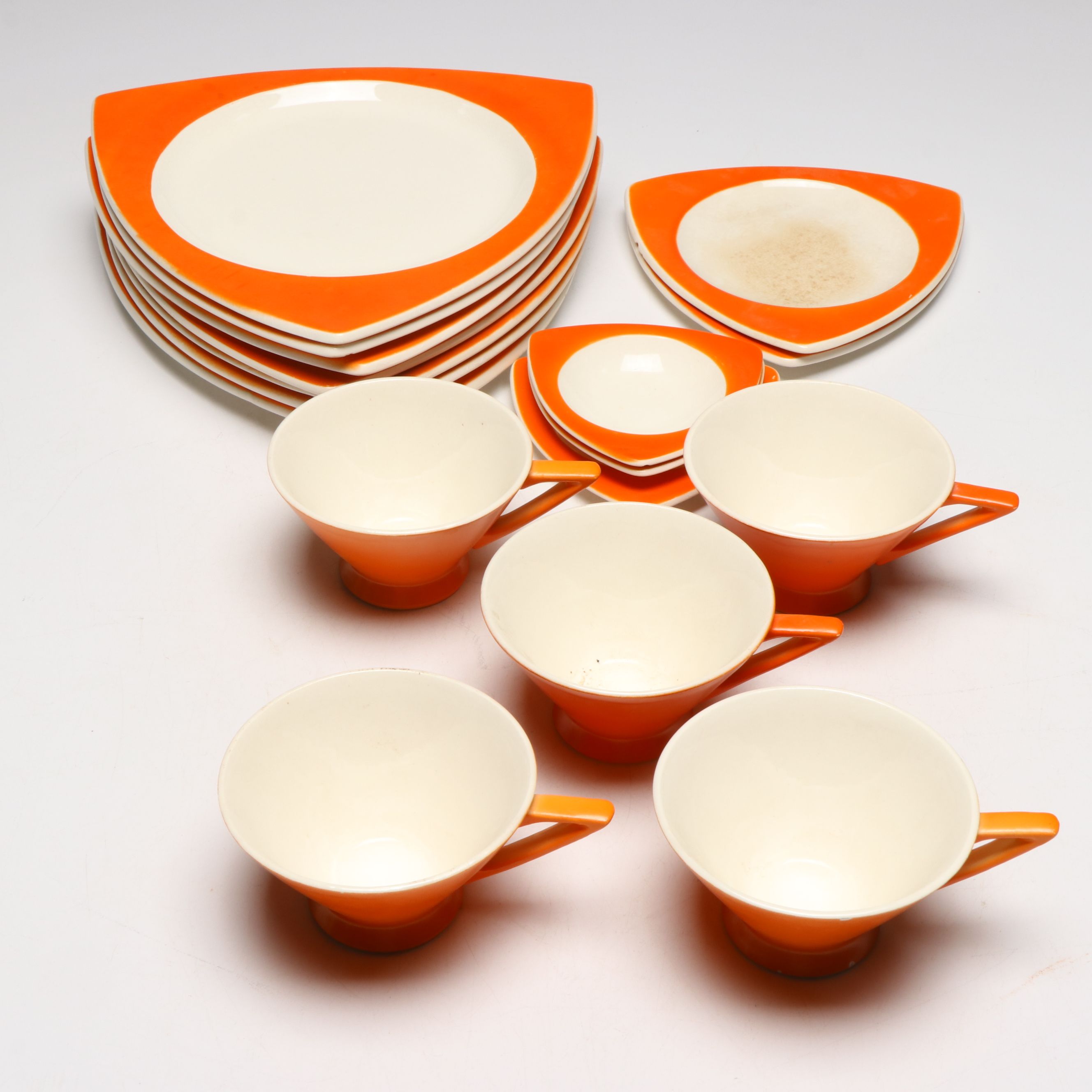 Salem "Tricorne" Ceramic Plates and Nut Bowls with "Streamline" Cups