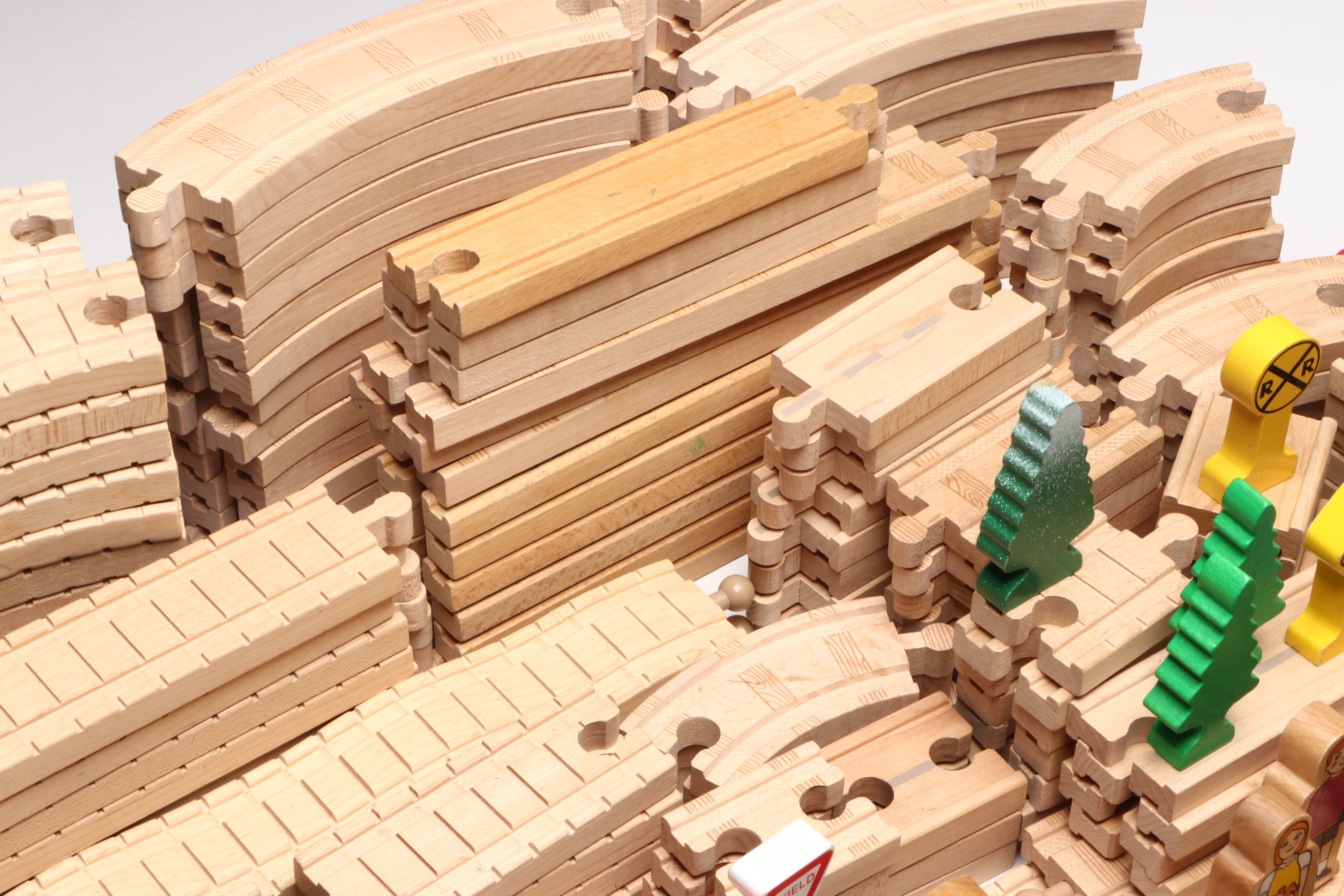 "Thomas the Tank Engine & Friends" with Wooden Tracks and Other Accessories