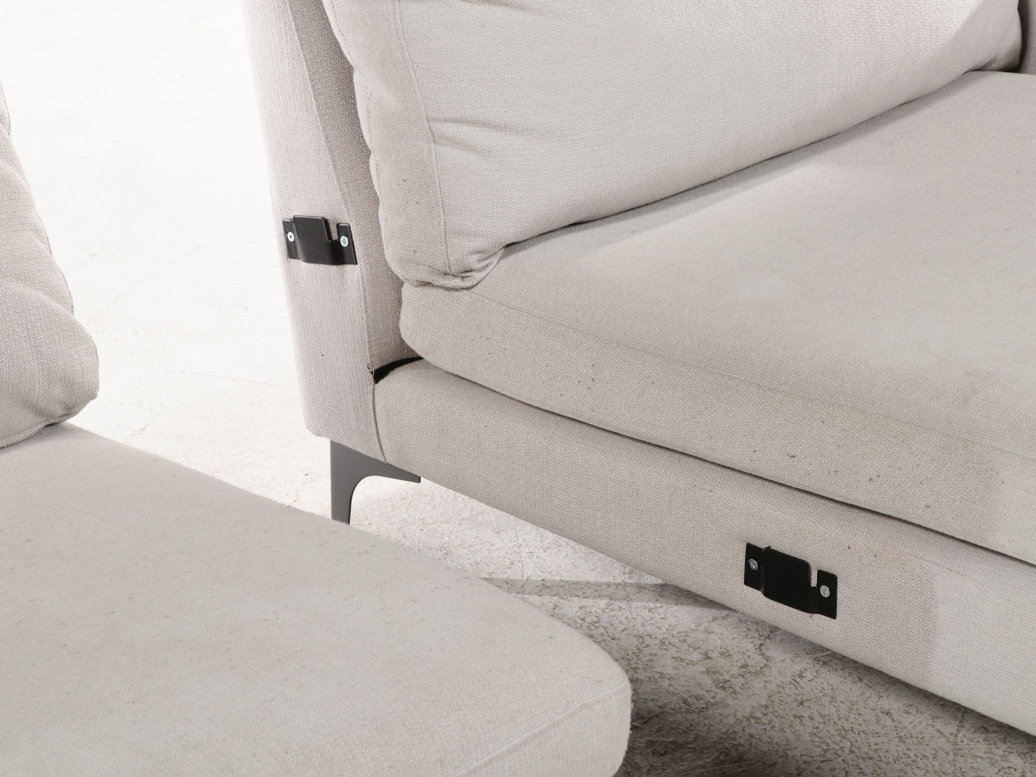 Modern Two-Piece Left-Arm Facing Chaise Sectional Sofa, 21st Century