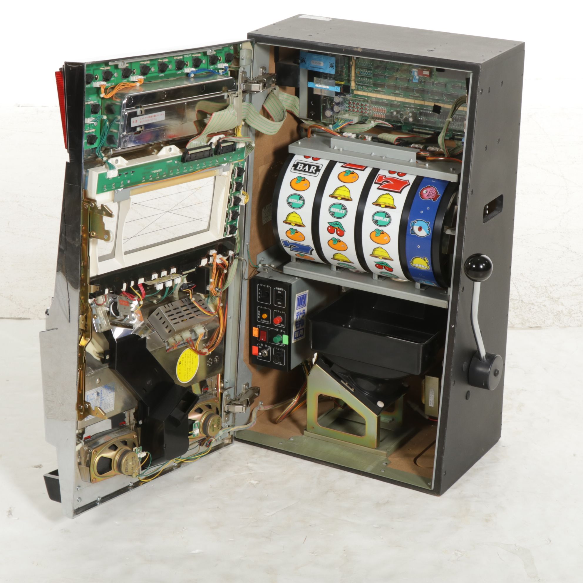 Japanese King of Ocean Sea Master Slot Machine with Tokens