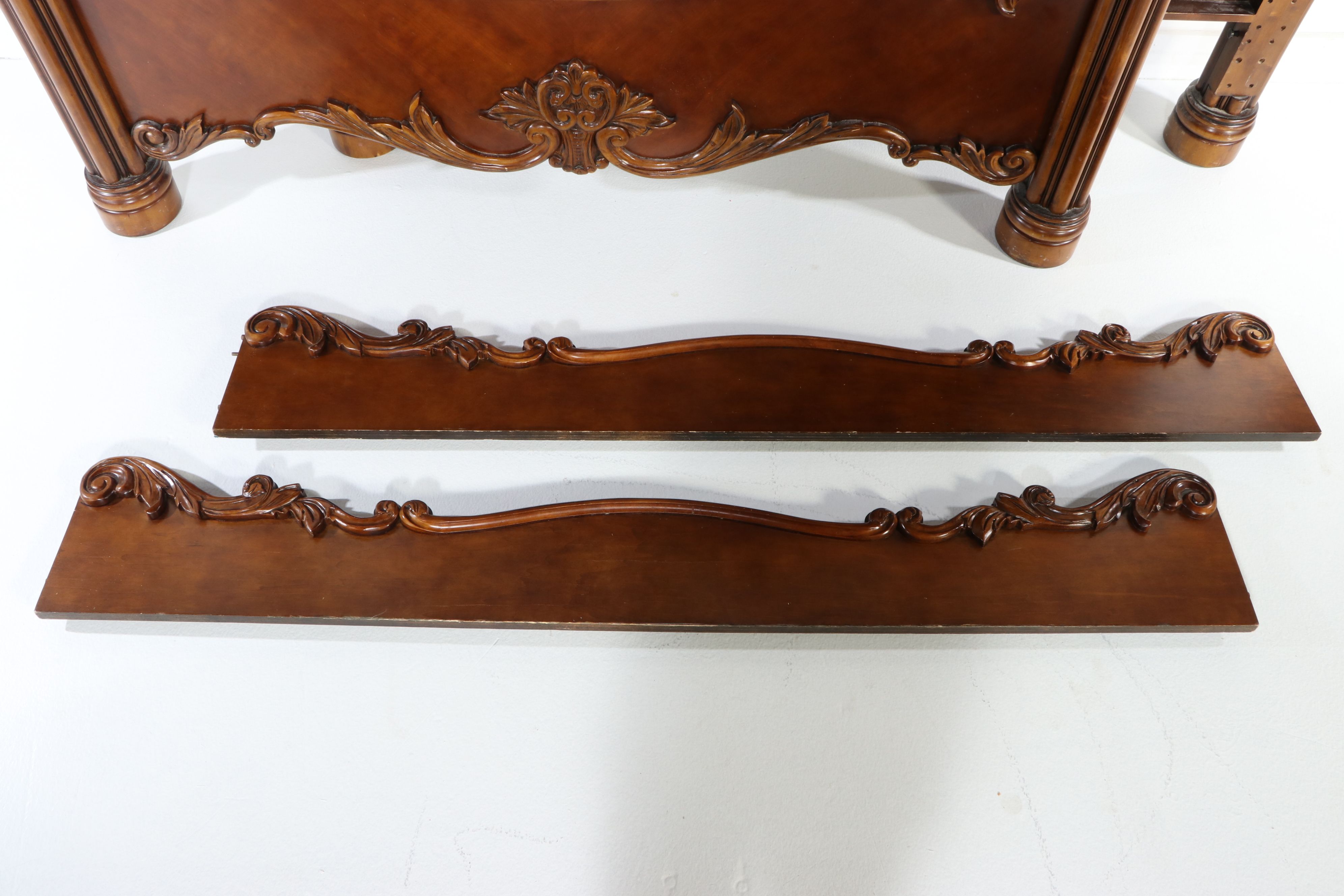 Pulaski Furniture Louis XV Style King Size Four Poster Bed