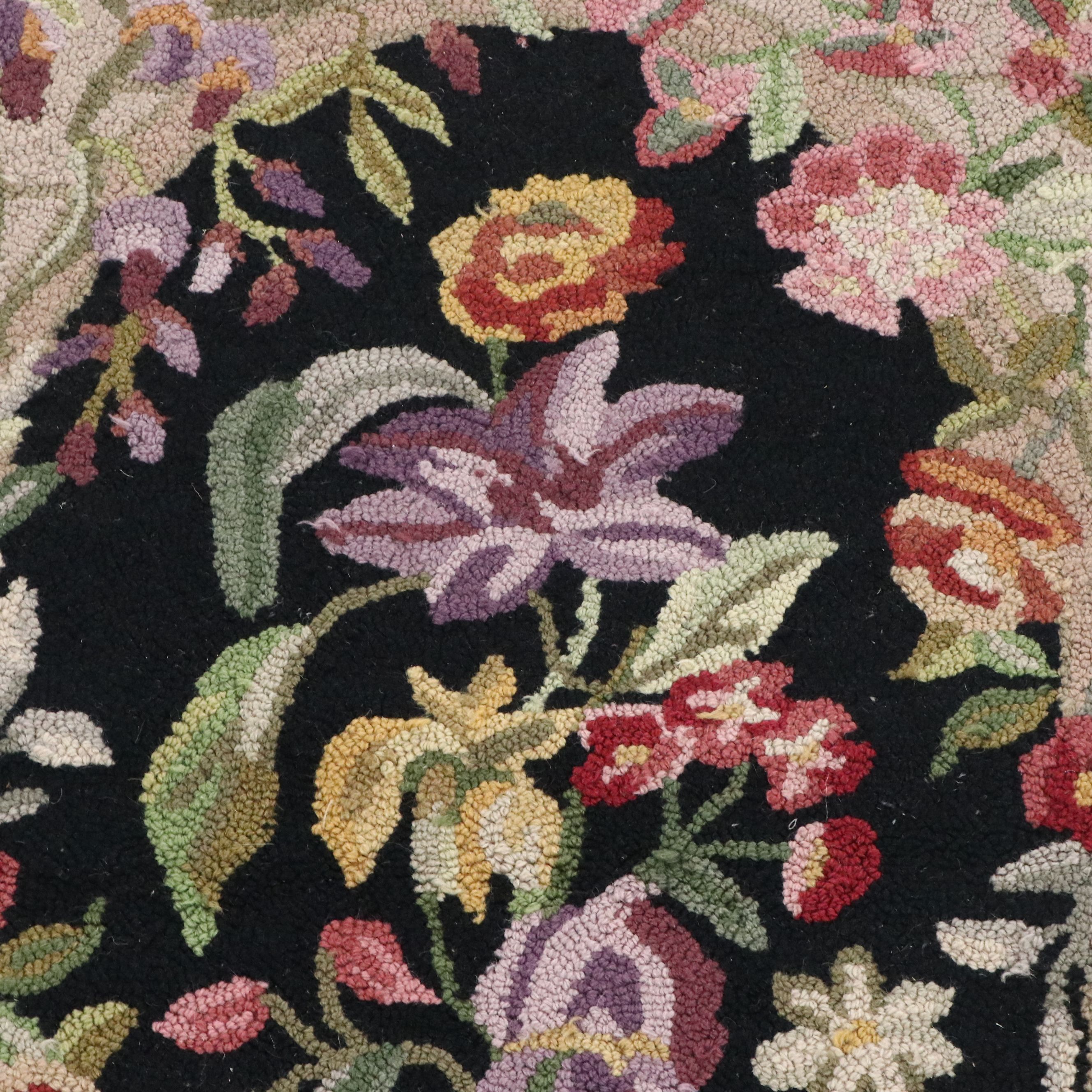 1'10 x 2'8 Handmade Hooked Wool Floral Accent Rug