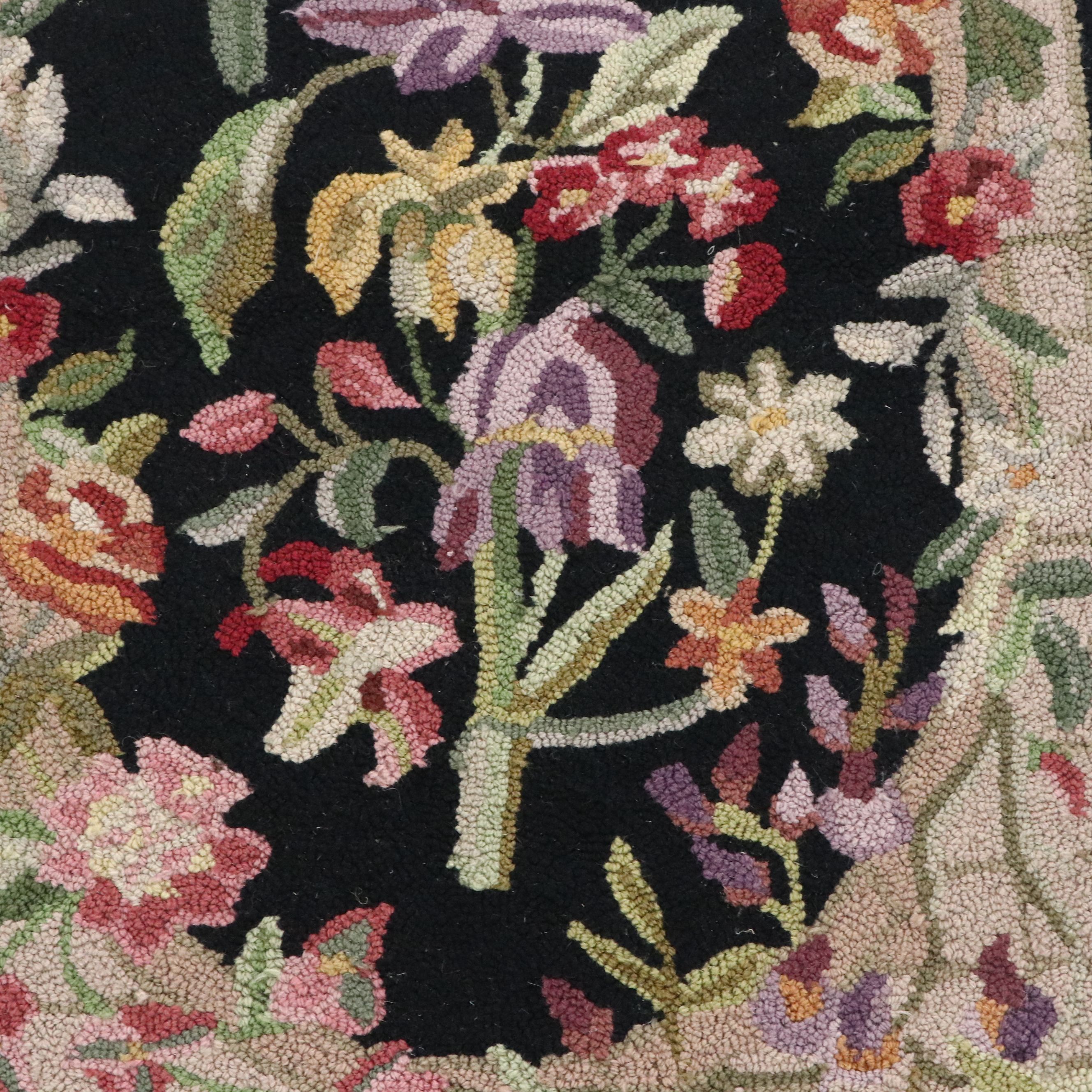 1'10 x 2'8 Handmade Hooked Wool Floral Accent Rug