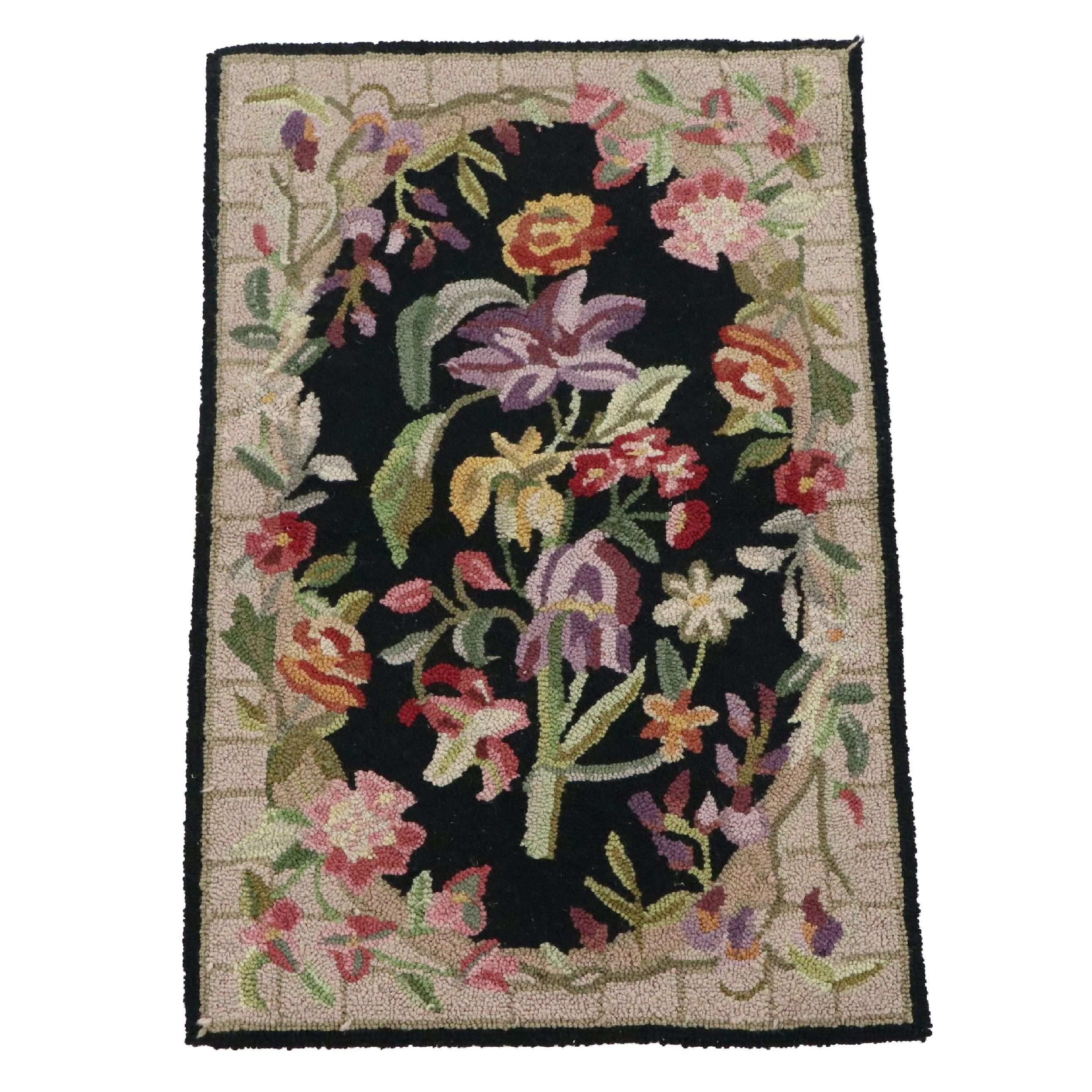 1'10 x 2'8 Handmade Hooked Wool Floral Accent Rug