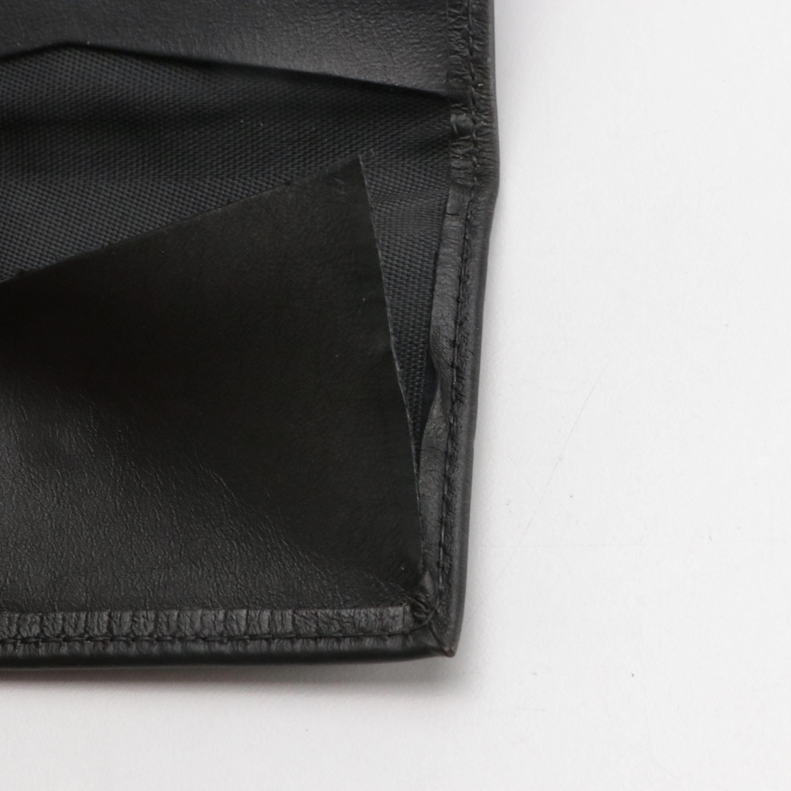Barlow Top Grain Leather Card Case with Resin Scrimshaw Cat Medallion